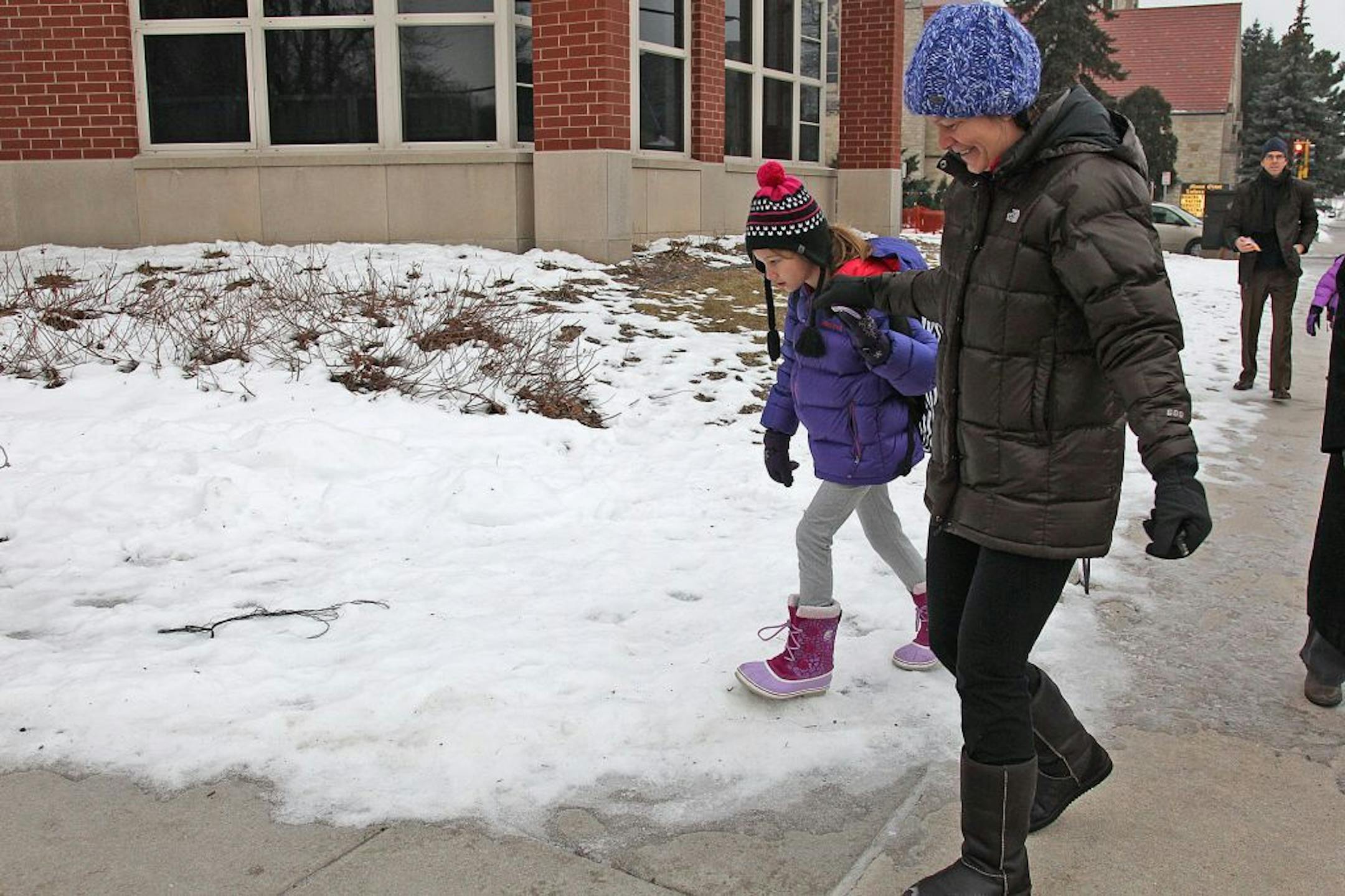 Joanne Rosenstein walked her daughter Ida Rosenstein, 9, to class at Burroughs Elementary in the wake of the Connecticut shootings, Monday, December 17, 2012 in Minneapolis, MN. (ELIZABETH FLORES/STAR TRIBUNE) ELIZABETH FLORES � eflores@startribune.com