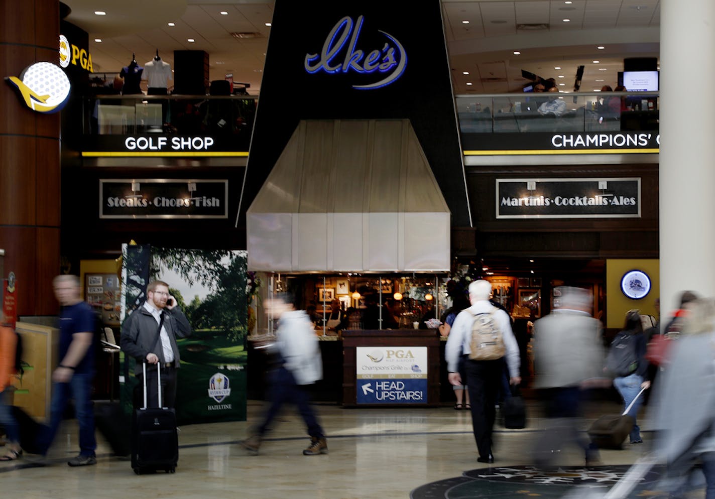 Ike's in the mall area at the Minneapolis St. Paul International Airport. ] CARLOS GONZALEZ cgonzalez@startribune.com - October 19, 2016, Bloomington, MN, Minneapolis St. Paul International has long carried its weight amongst national airports. Now, with a flurry of hot new restaurants, shops and tap rooms descending. MSP