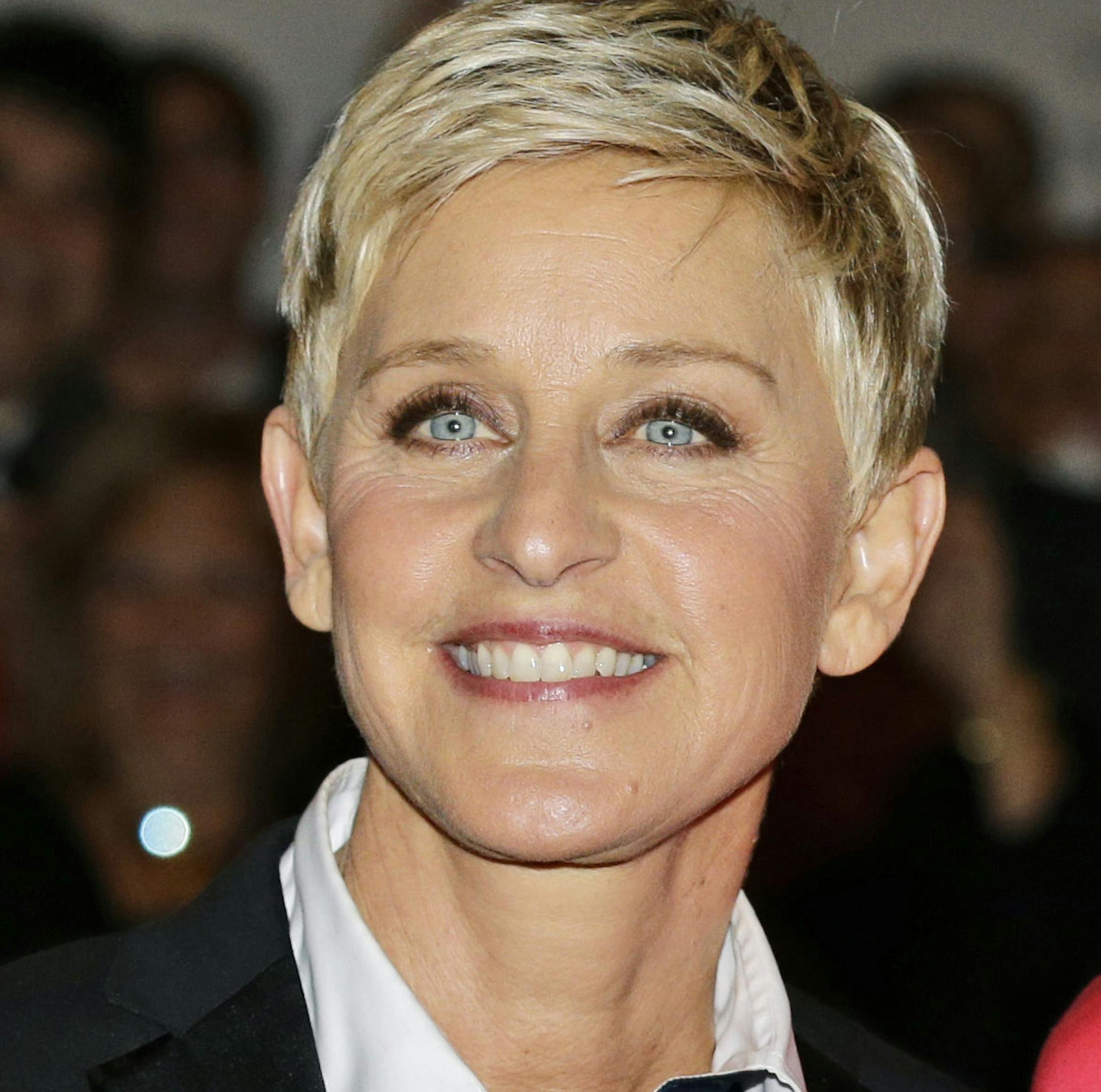 Entertainer Ellen DeGeneres, left, with her wife Portia de Rossi, pose for photographers on the red carpet before DeGeneres receives the 15th annual Mark Twain Prize for American Humor at the Kennedy Center, Monday, Oct. 22, 2012, in Washington. (AP Photo/Alex Brandon) ORG XMIT: DCAB101