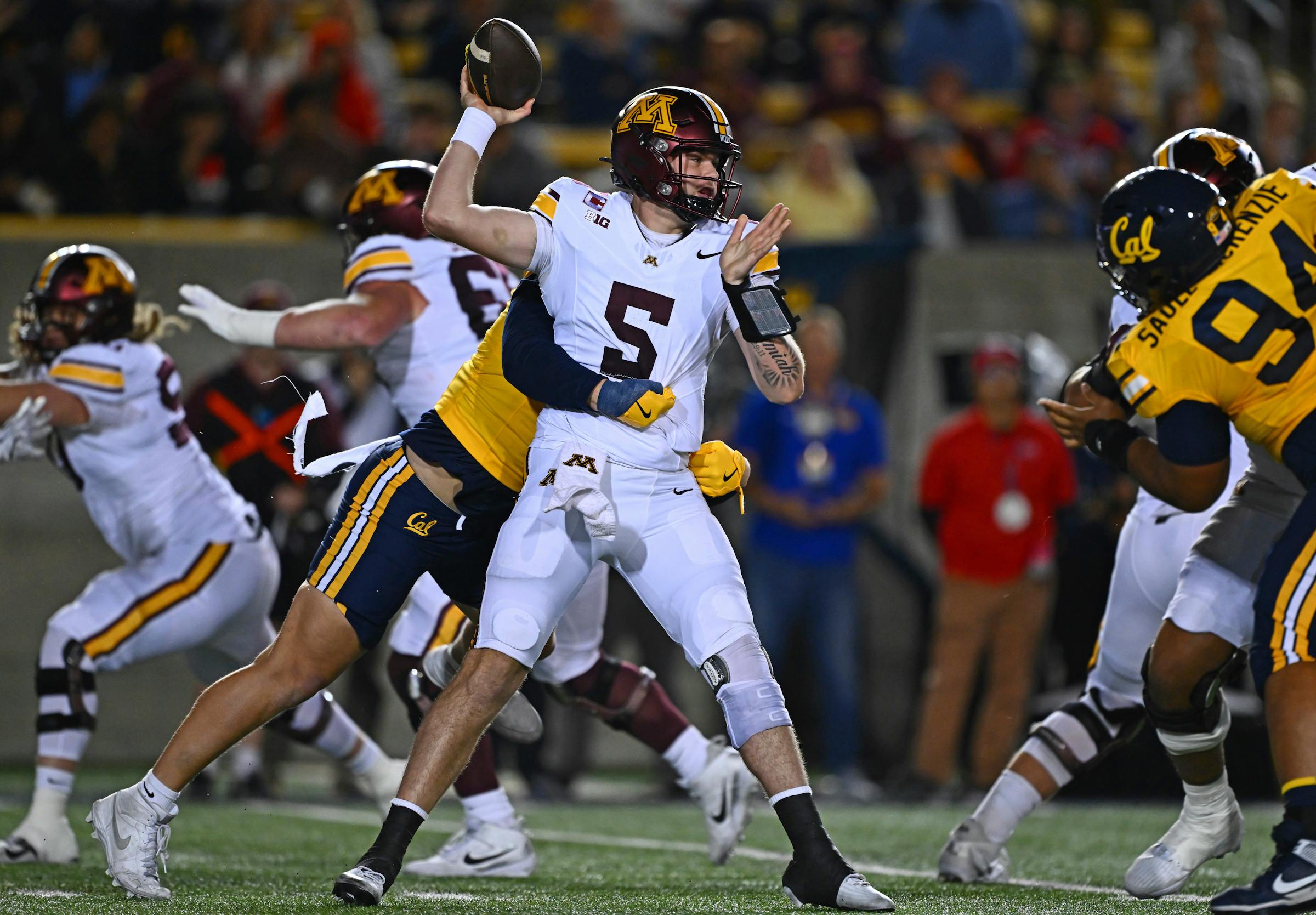MN Gophers lose 27-14 to Jaron-Keawe Sagapolutele and Cal