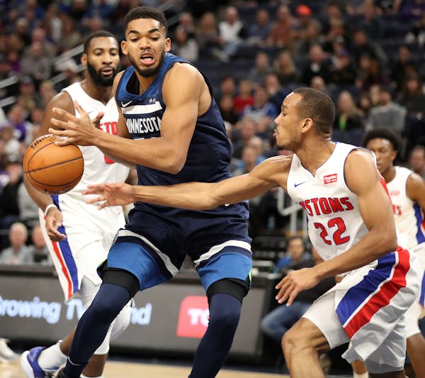 Minnesota Timberwolves center Karl-Anthony Towns (32) passes the ball while Detroit Pistons guard Avery Bradley (22) defends during the first half. ] 