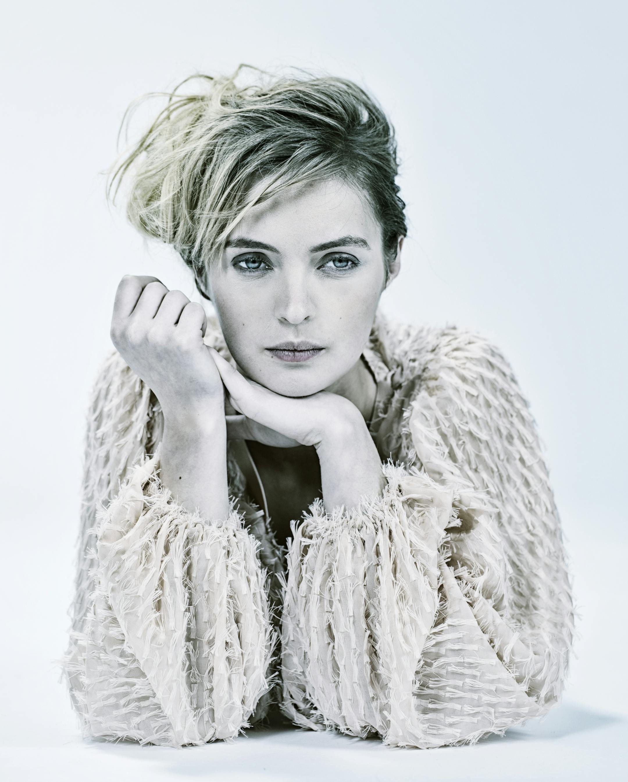 Spring fashion: Birdy
Pink hairy top $40 zara.com Photographer Gerard Harten Hartenstudio.com
Photo Assistant Aurelia Thevenin
Creative Director and Stylist Barbara Schmidt, studiobstyle.com
HMU Delphine Druart https://www.instagram.com/delphine_druart/
Model Adele Deitich crystal-models.com
Doggie Gertrude
