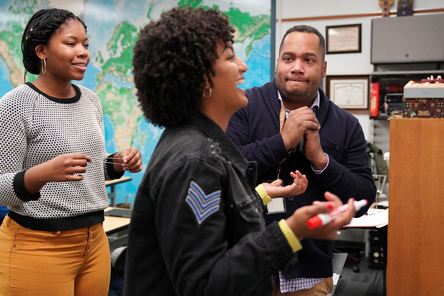 Apple Valley High School social studies teacher Dennis Draughn helped seniors Uzo Ngwu, left, and Liz Bolsoni prepare for their upcoming AP psychology final during a study hall Thursday.