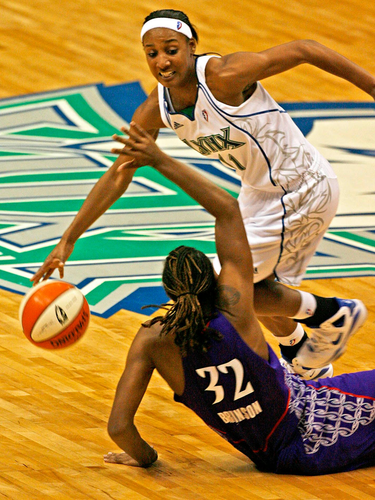 After a whirlwind year in 2008 -- and an injury to her right knee that cut short her season -- Candice Wiggins is preparing to return to Minnesota and rejoin the Lynx, hopefully as a starter.