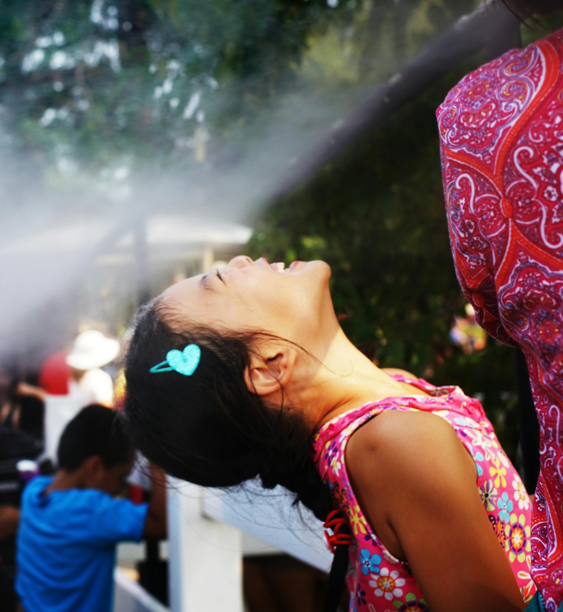 Carina Chan,5, of St. Paul cooled off at the misters near the CHS Miracle of Birth Center. Temperatures reached the mid-80's at the Minnesota State Fair as it concludes tomorrow on Labor Day. ]Richard Tsong-Taatarii ï richard.tsong-taatarii@startribune.com
