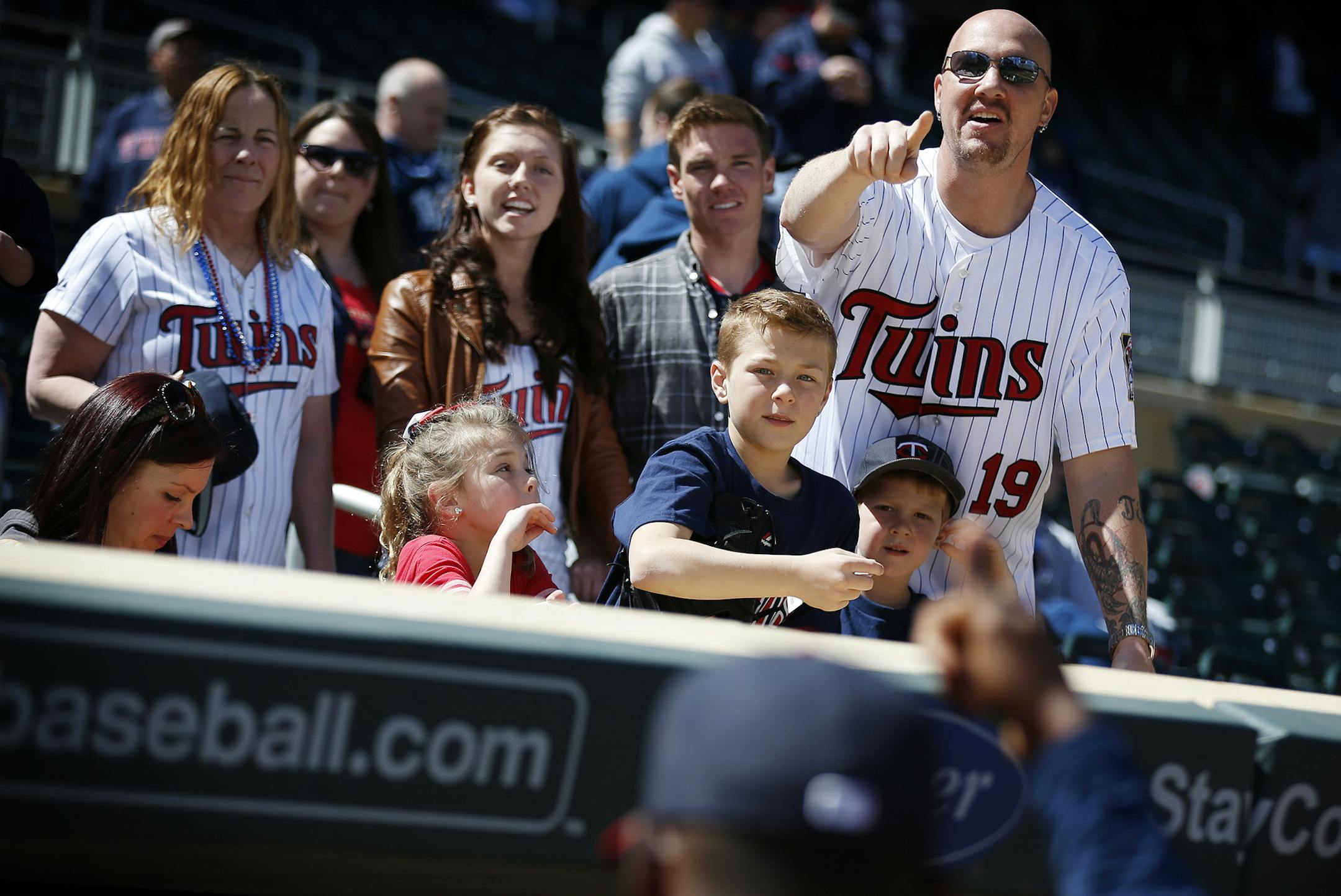 Fans ask for autographs from Torii Hunter before the Twins home opener against the Kansas City Royals at Target Field in Minneapolis on Monday, April 13, 2015. ] LEILA NAVIDI leila.navidi@startribune.com /