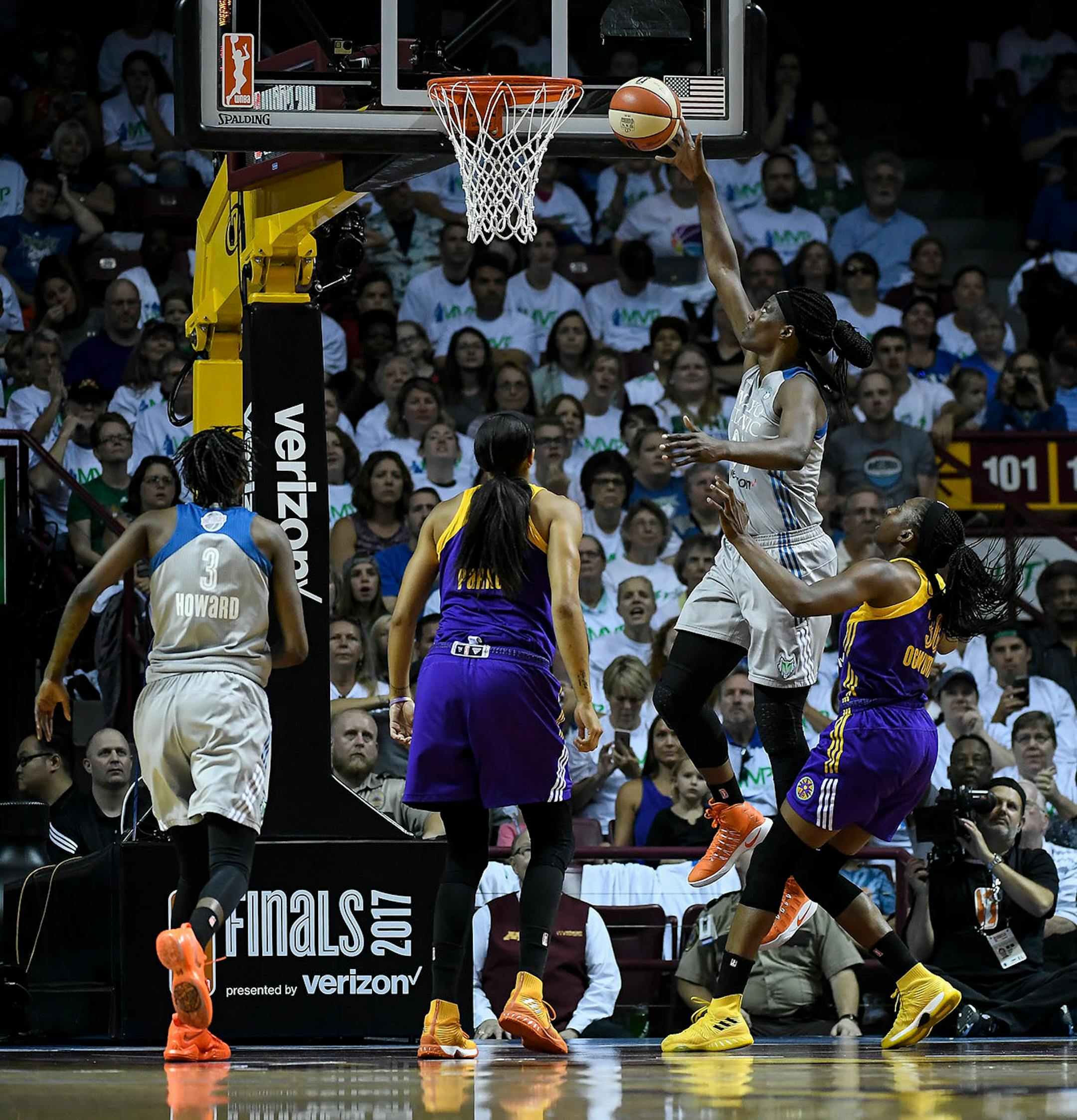 Minnesota Lynx center Sylvia Fowles (34) scored a layup in the second quarter against the Los Angeles Sparks.