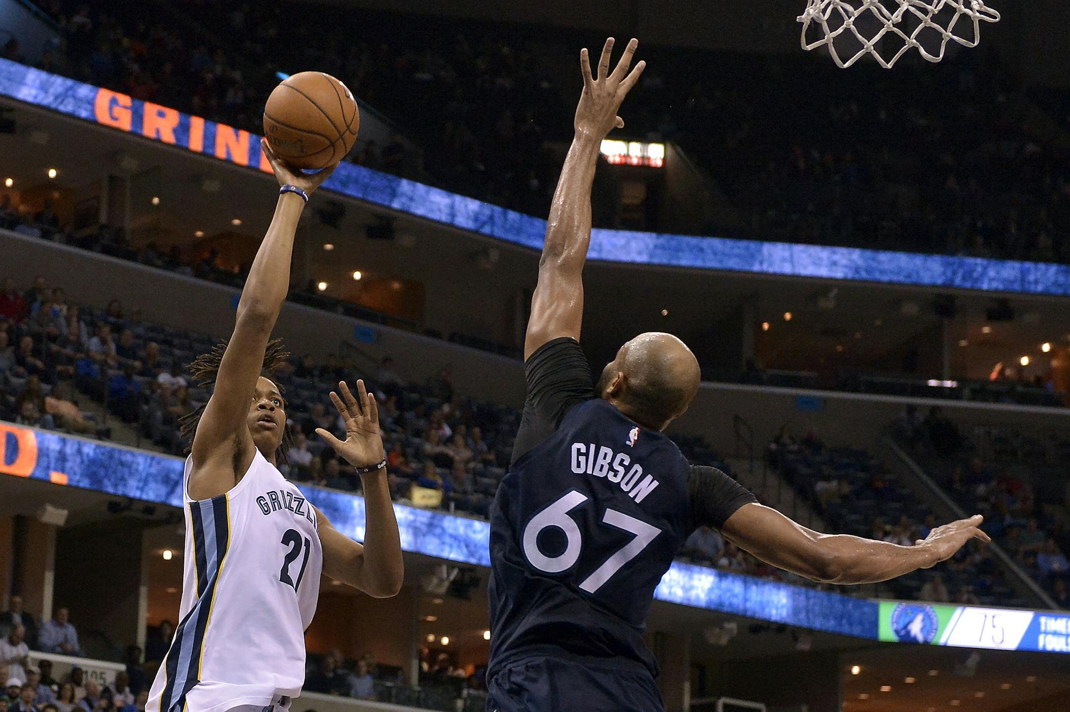 Memphis Grizzlies center Deyonta Davis (21) shoots against Minnesota Timberwolves forward Taj Gibson (67) in the second half of an NBA basketball game Monday, Dec. 4, 2017, in Memphis, Tenn. (AP Photo/Brandon Dill)