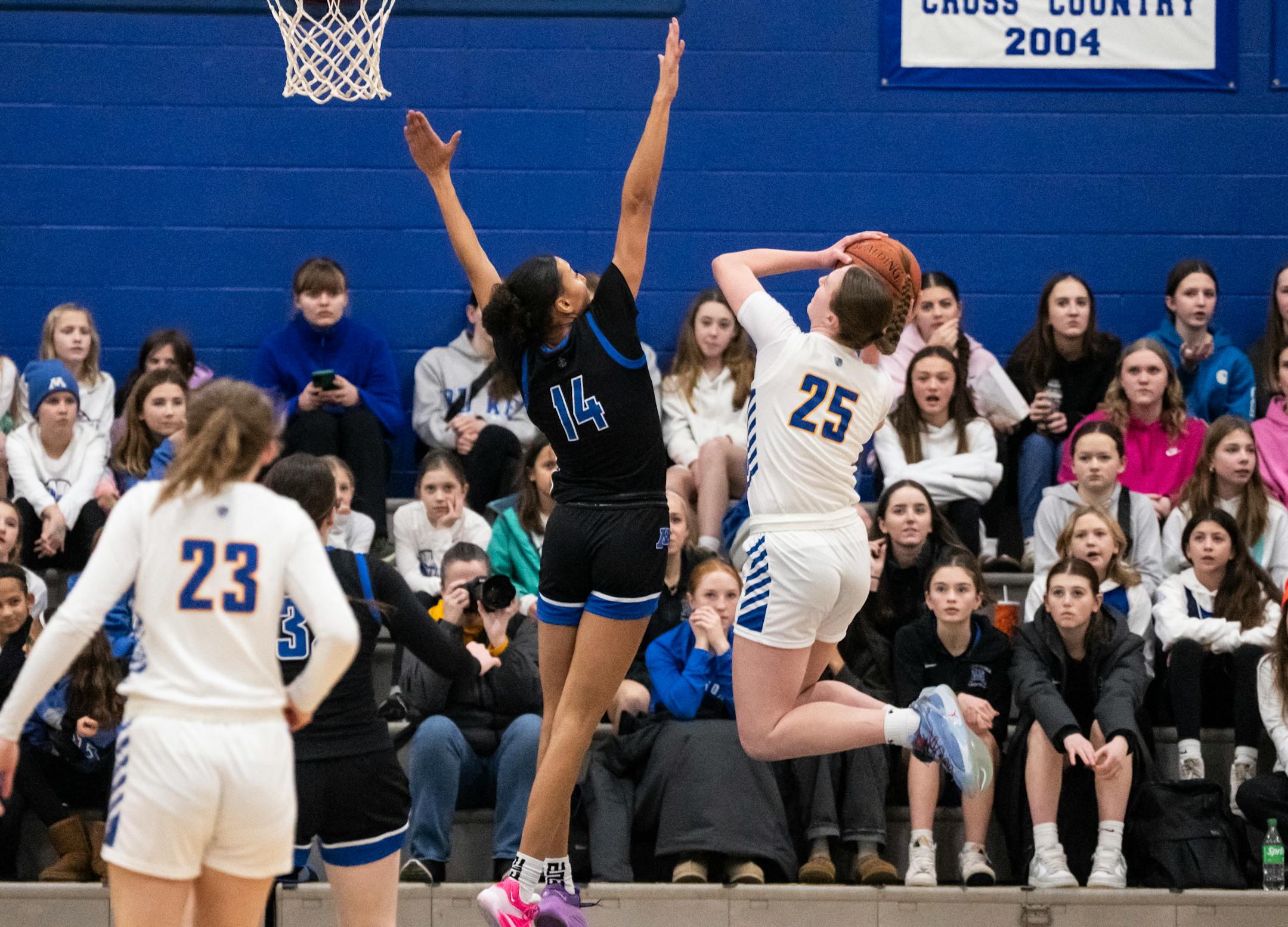 Minnetonka's Victoria McKinney (14) jumps to block St. Michael/Albertville's Abby Hoselton (25) in the first half. Minnetonka High School hosted St. Michael-Albertville, both undefeated Class 4A girls basketball teams, on Friday, Jan. 12, 2024 in Minnetonka, Minn. ] RENEE JONES SCHNEIDER • renee.jones@startribune.com