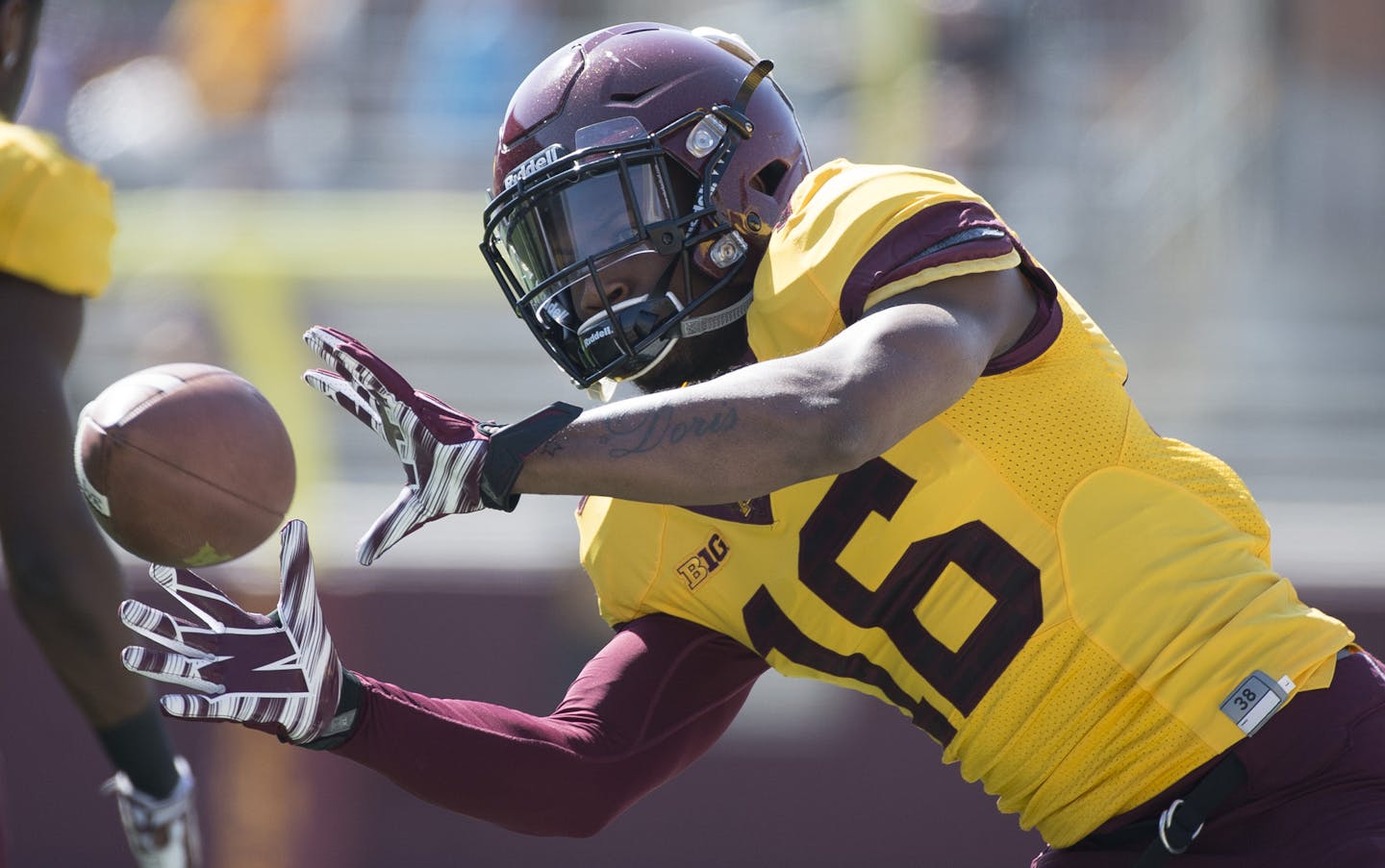 University of Minnesota running back Jeff Jones (16) makes a practice catch before Saturday's scrimmage. ] (Aaron Lavinsky | StarTribune) aaron.lavinsky@startribune.com The University of Minnesota football team participates in its annual spring game on Saturday, April 11, 2015 at TCF Bank Stadium in Minneapolis.