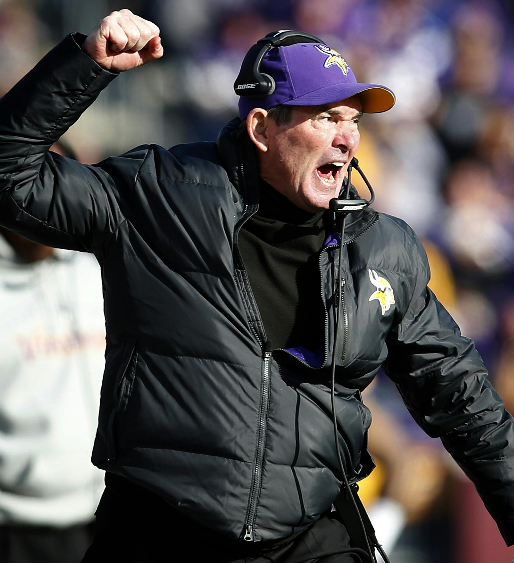 Minnesota Vikings head coach Mike Zimmer was displeased with a call by referees in the third quarter. ] CARLOS GONZALEZ cgonzalez@startribune.com - November 2, 2014, Minneapolis, Minn., TCF Bank Stadium, NFL, Minnesota Vikings vs. Washington Redskins