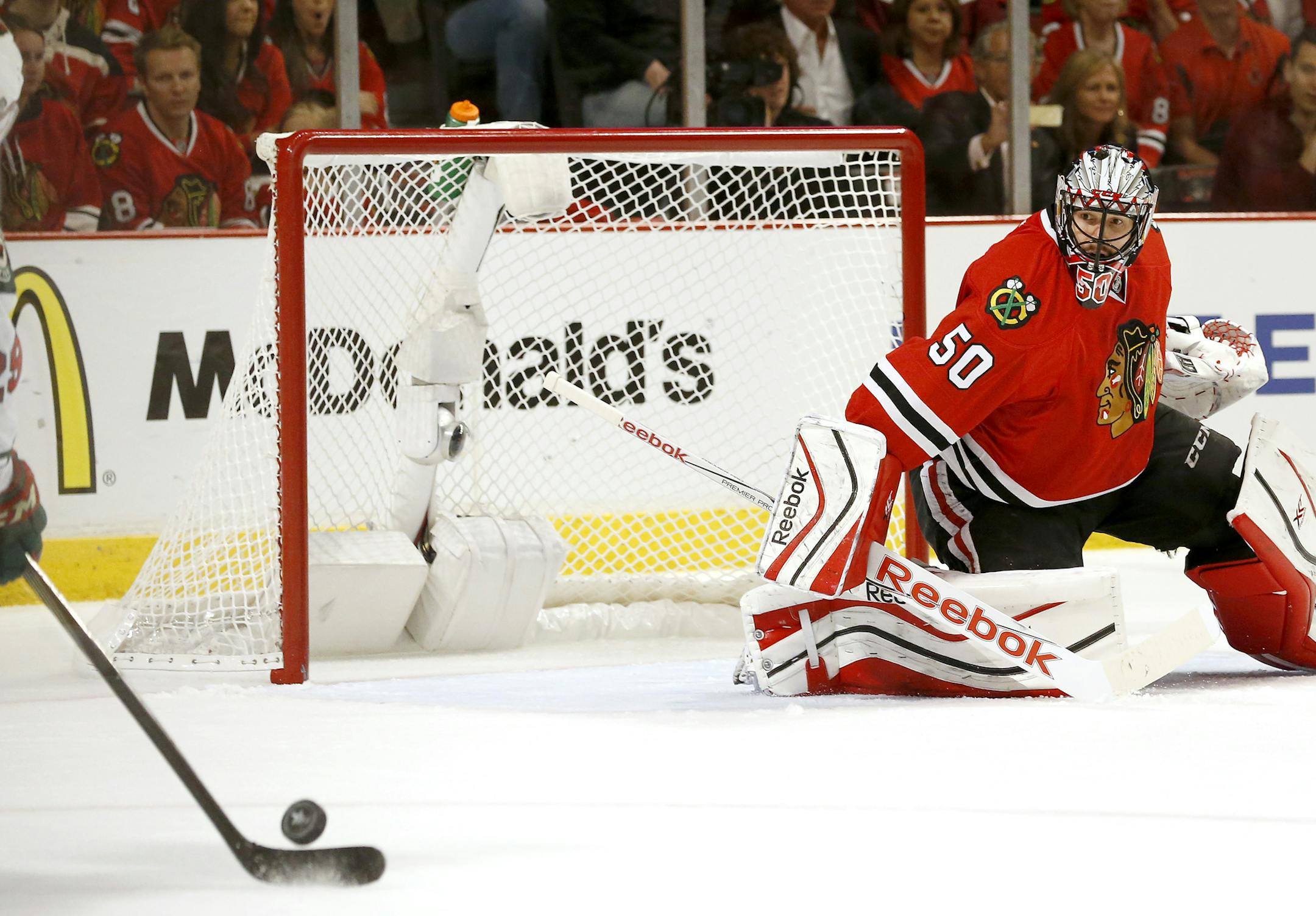 Jason Pominville (29) missed a scoring opportunity on Chicago goalie Corey Crawford (50) late in the third period. ] CARLOS GONZALEZ cgonzalez@startribune.com, May 1, 2015, Chicago, IL, United Center, NHL, Minnesota Wild vs. Chicago Blackhawks, Game 1, Stanley Cup Playoffs, Round 2