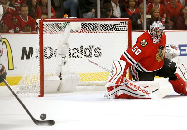 Jason Pominville (29) missed a scoring opportunity on Chicago goalie Corey Crawford (50) late in the third period. ] CARLOS GONZALEZ cgonzalez@startri