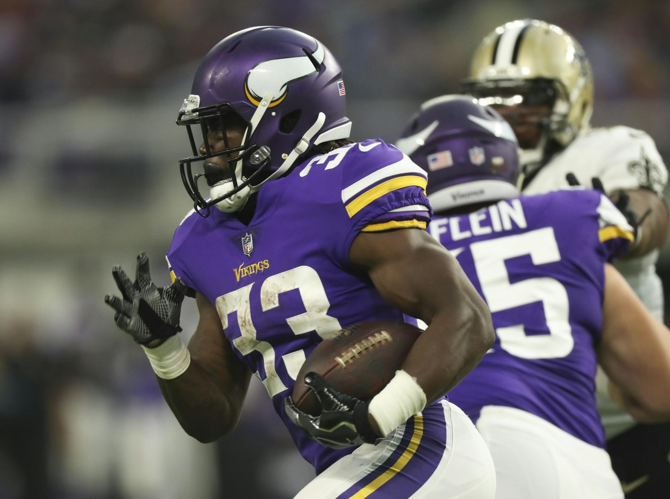 Minnesota Vikings running back Dalvin Cook (33) carried the ball in the second quarter.