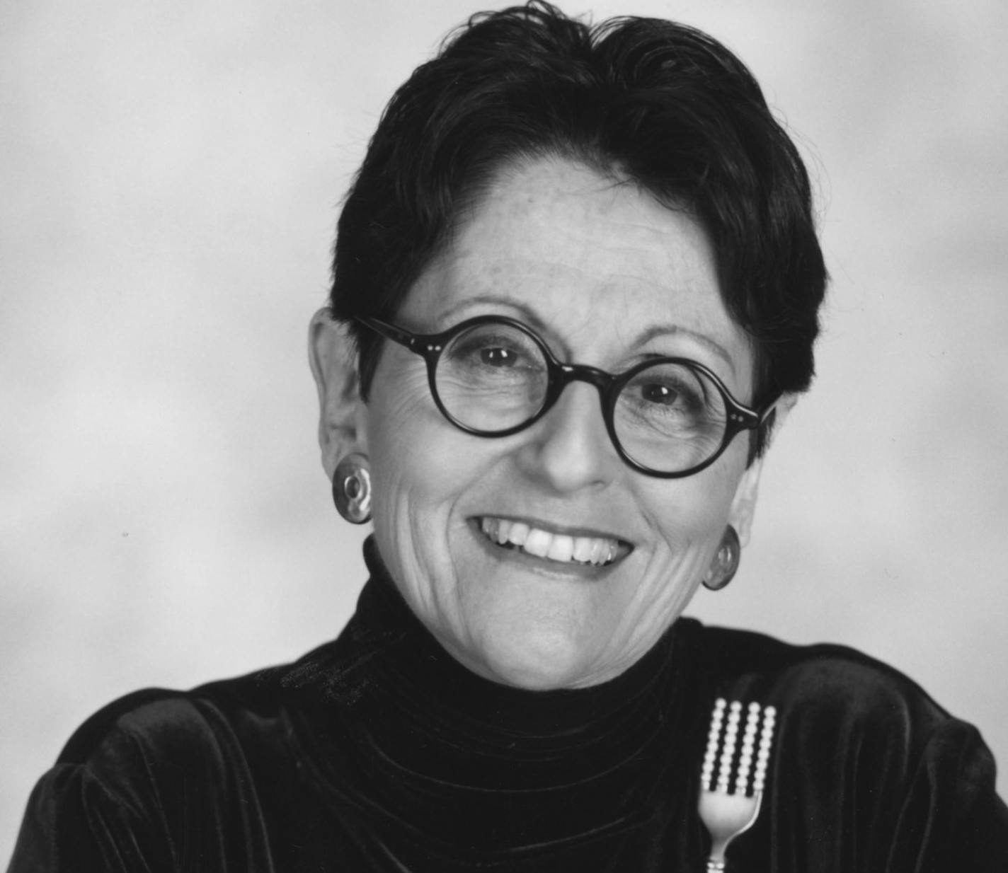 Marquette Catering has honored WCCO Radio food personality SUE ZELICKSON as the first "Food Humanitarian of the Year for her work with Kids Cafe, a nationwide afterschool nutrition program for youth. Star Tribune TASTE Thurs Sept 20, 2001. Handout photo.