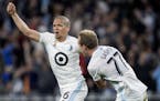 Osvaldo Alonso (6) of Minnesota United celebrated after scoring a goal in the second half.