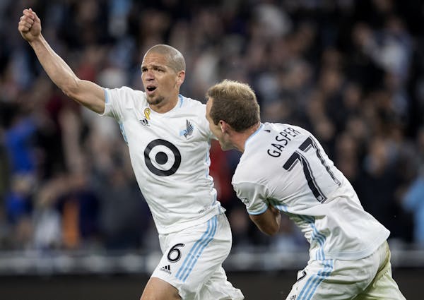 Osvaldo Alonso (6) of Minnesota United celebrated after scoring a goal in the second half.