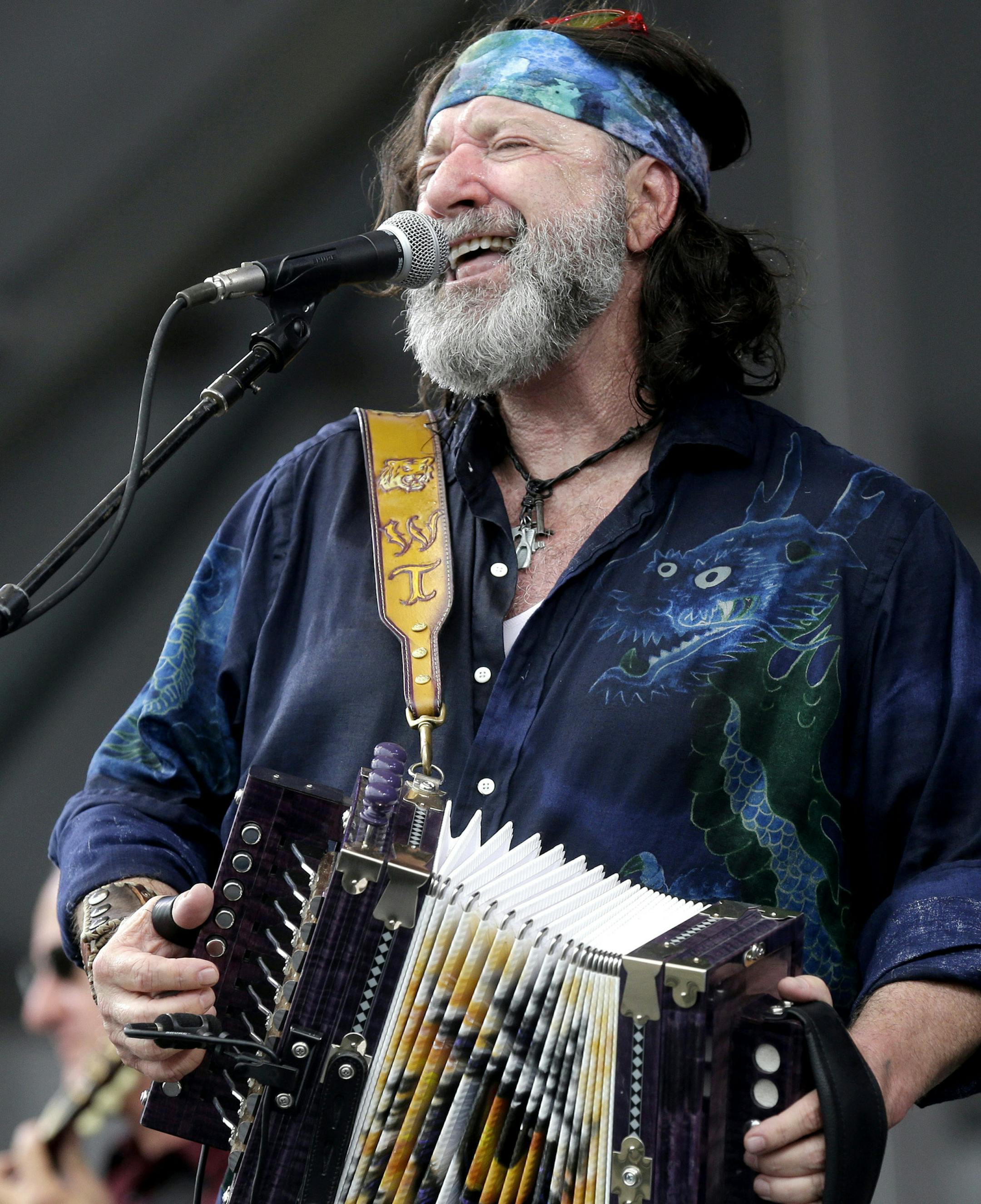 Zydeco artiest Wayne Toups plays the accordion and sings at the New Orleans Jazz and Heritage Festival in New Orleans, Friday, April 24, 2015. (AP Photo/Gerald Herbert)