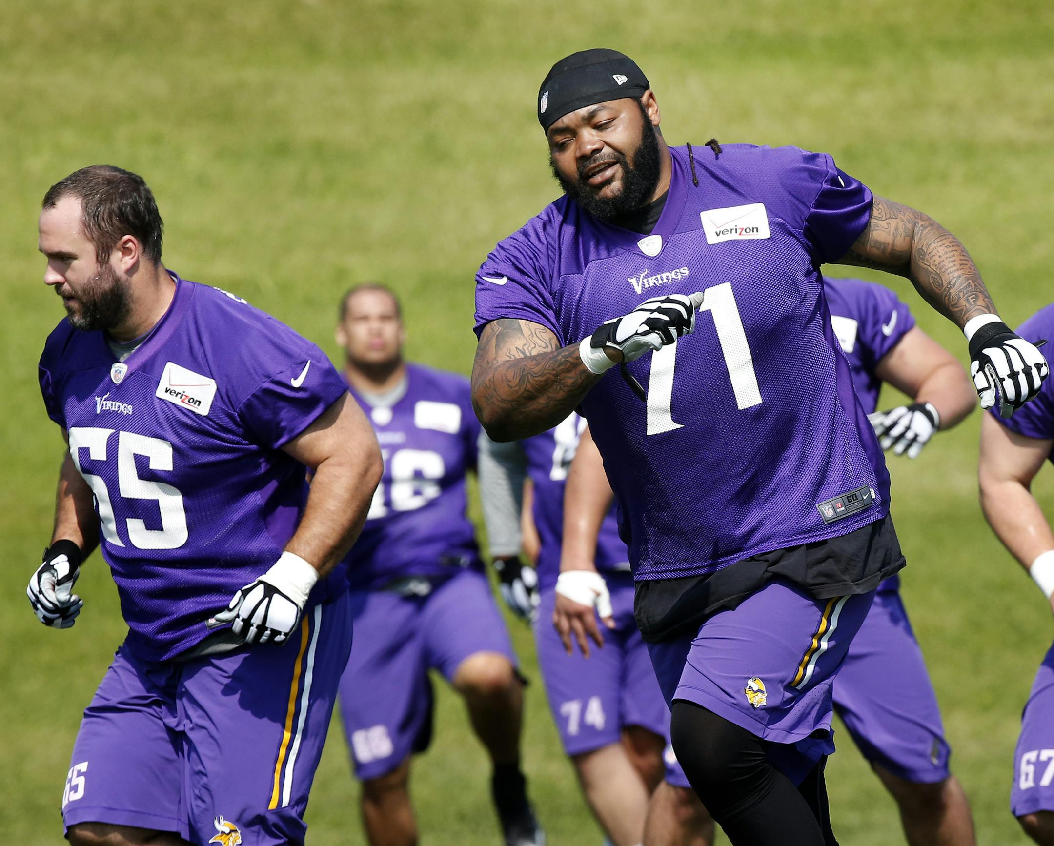Minnesota Vikings offensive linemen John Sullivan (65) Phil Loadholt (71) and Zac Kerin (67) during the second day of Minicamp at Winter Park. ] CARLOS GONZALEZ cgonzalez@startribune.com - June 17, 2015, Eden Prairie, MN, Winter Park, NFL, Minnesota Vikings Minicamp