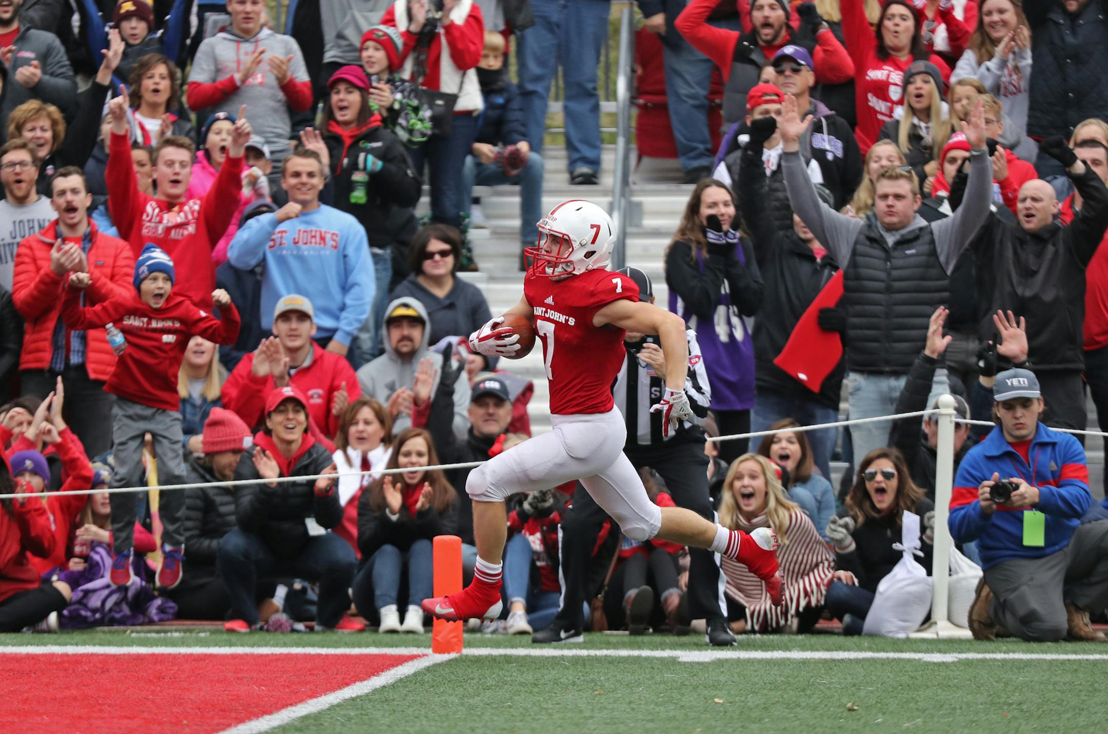 Andrew VanErp ran in for a Johnnies touchdown which made the score 19-7 in the second quarter.
St. John's topped St. Thomas 40-20 in the MIAC battle of the Johnnies and Tommies football game in Collegeville, Minn. ] Shari L. Gross &#x2022; shari.gross@startribune.com The Johnnies-Tommies MIAC rivalry continued as St. Thomas traveled to Collegeville to face St. John's on Saturday, October 13, 2018.