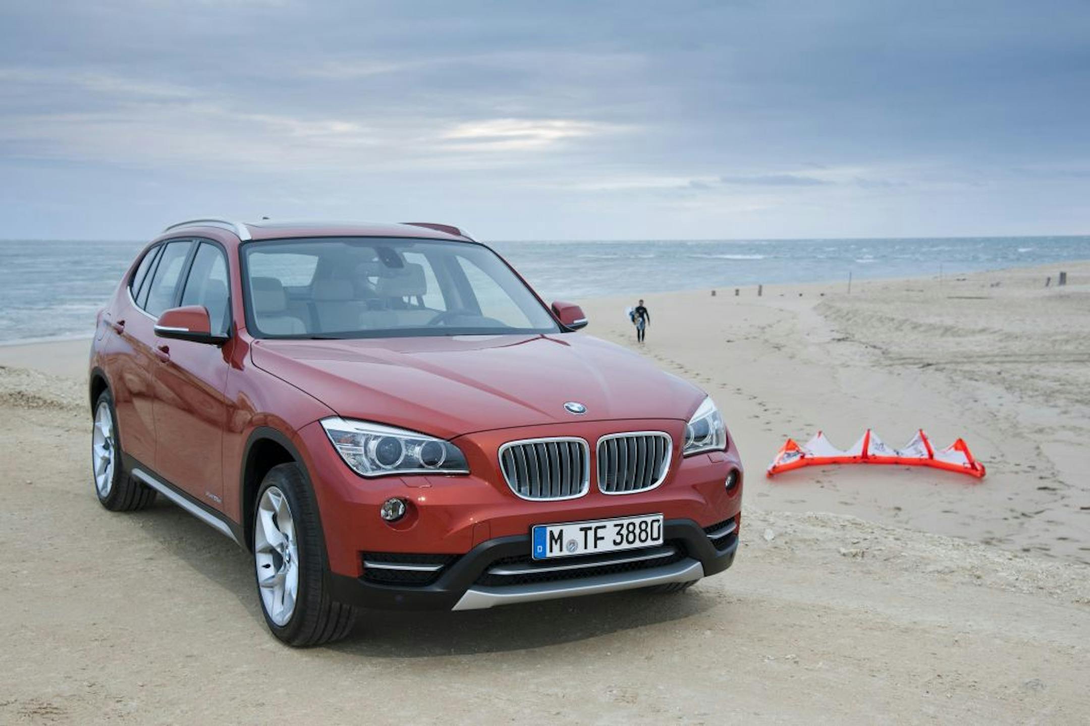 The 2013 BMW X1 is almost 5 inches lower and 6.5 inches shorter than its nearest sibling, the 2013 BMW X3.
