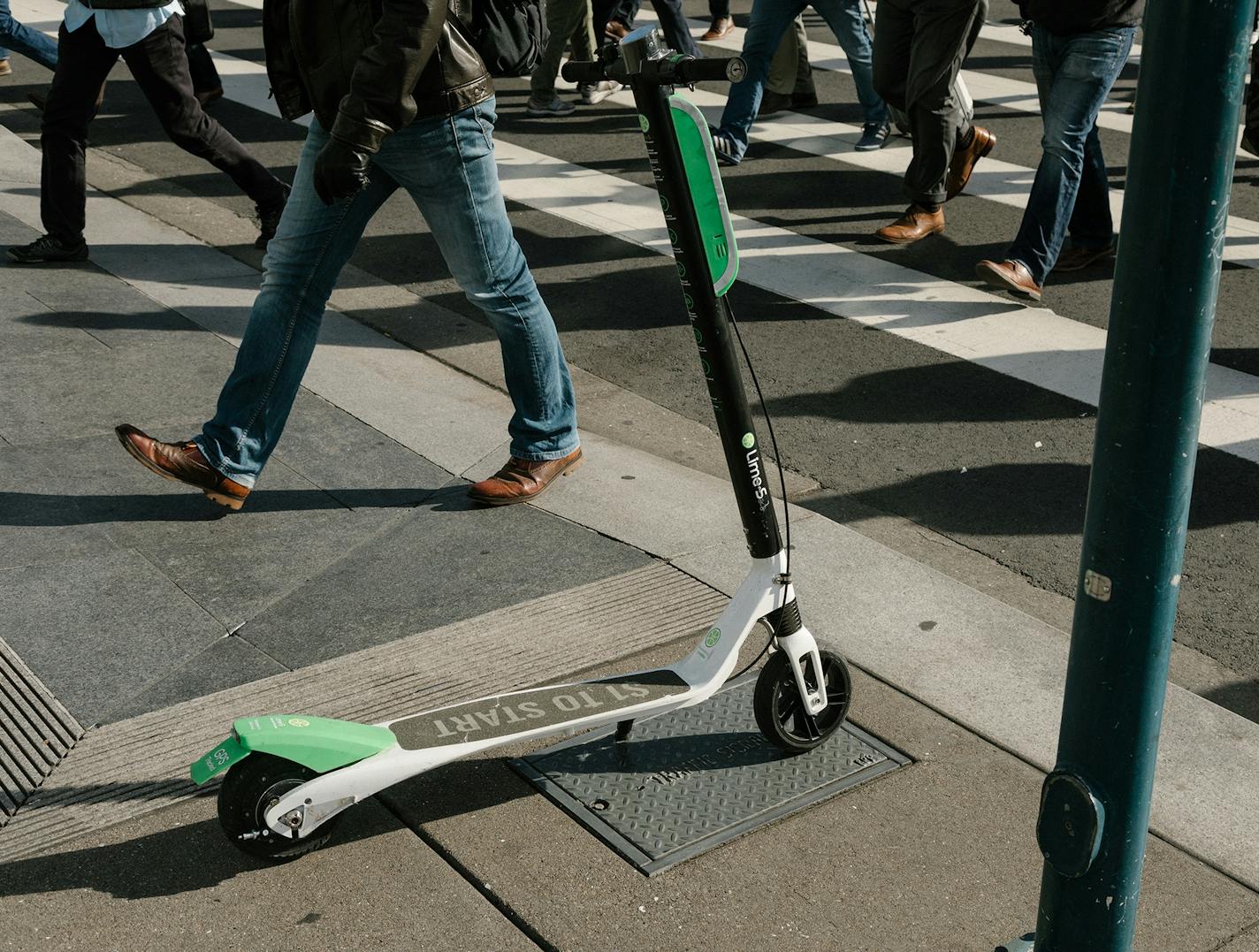 FILE -- A scooter on the sidewalk in downtown San Francisco, April 16, 2018. Doctors and public health workers in San Francisco are preparing to track injuries from electric scooters and the other transportation services blossoming in the city. (Jason Henry/The New York Times)