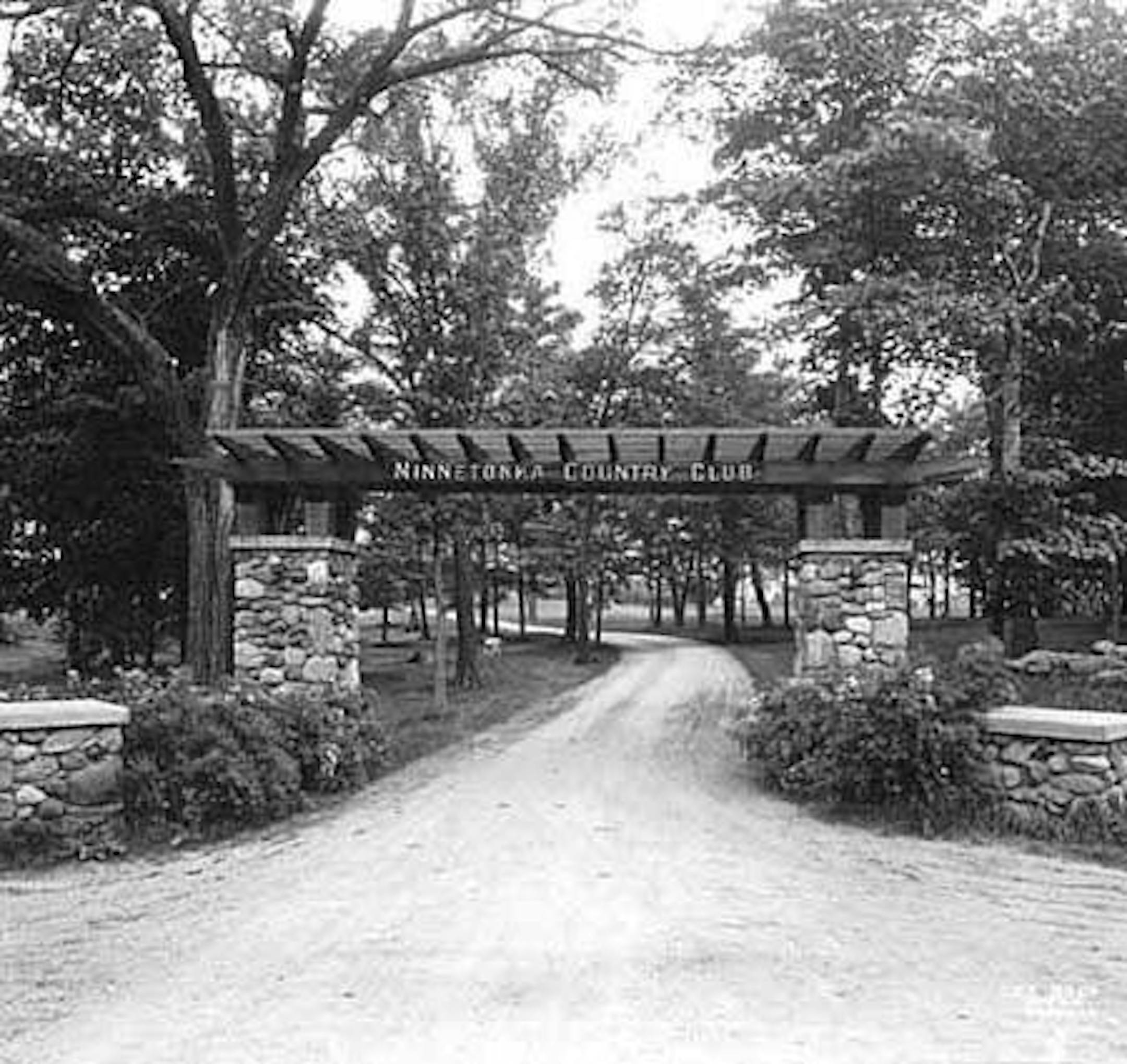 The Minnetonka County Club in 1930. Photo courtesy of Minnesota Historical Society.