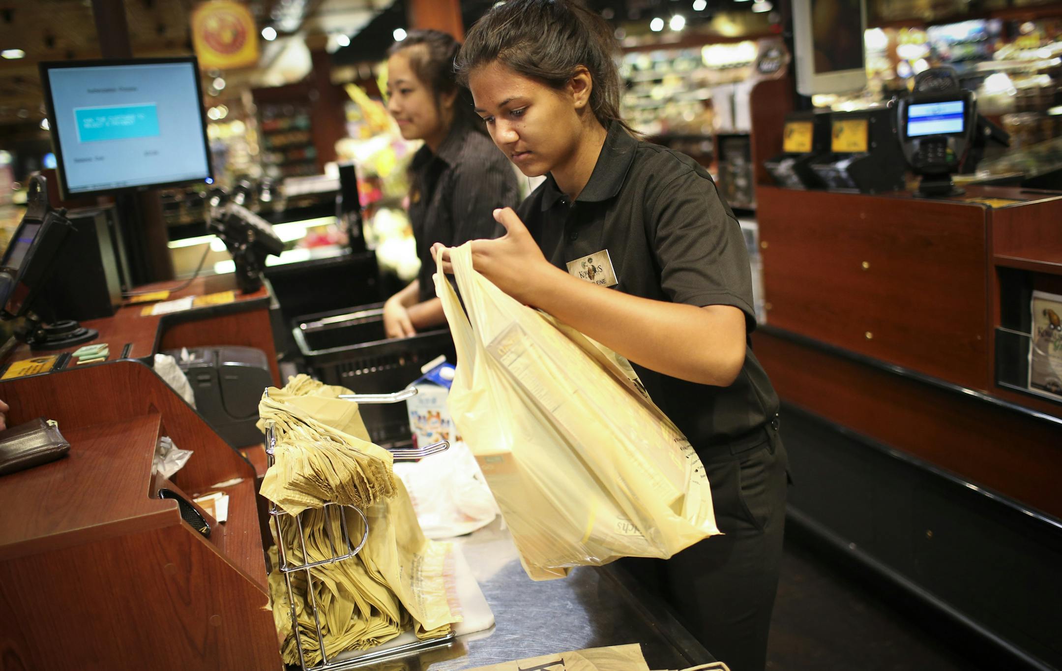Madeleine Sangma bagged groceries into plastic bags at Kowalski's in Uptown in Minneapolis, Minn., on Thursday, July 23, 2015. ] RENEE JONES SCHNEIDER • reneejones@startribune.com