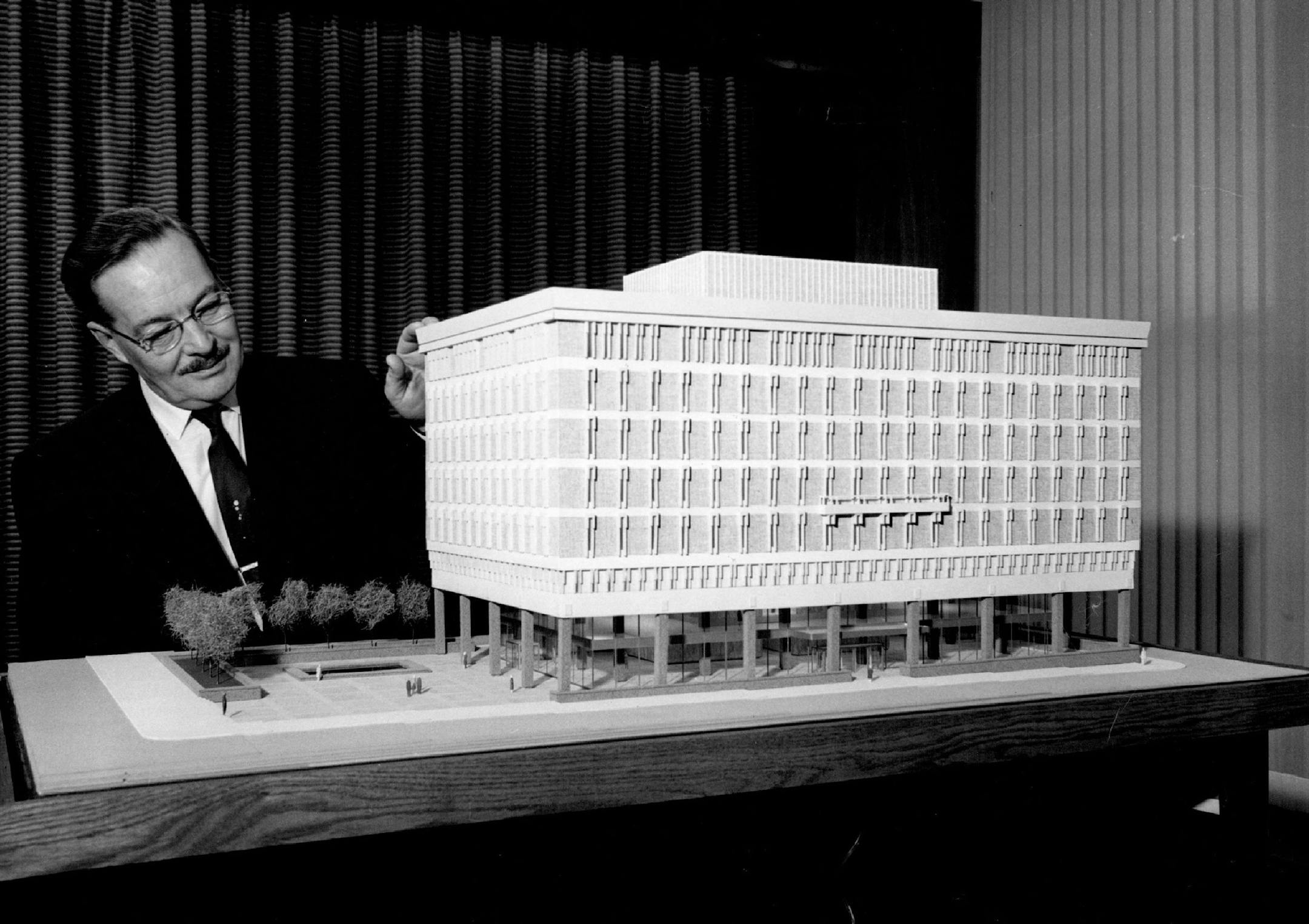 December 9, 1982 EARL EWALD, EXECUTIVE VICE PRESIDENT O FNSP, WITH MODEL OF NEW BUILDING Project will be on Nicollet Av. Between 4th and 5th Sts. Northern States Power Co. has substantially enlarged its plans for a new office building in downtown Minneapolis, it was disclosed Saturday. The new NSP headquarters will cost $10 million instead of the $7 million originally announced 22 months ago, and it will be eight stories high instead of the initially planned five stories. The new NSP building wi