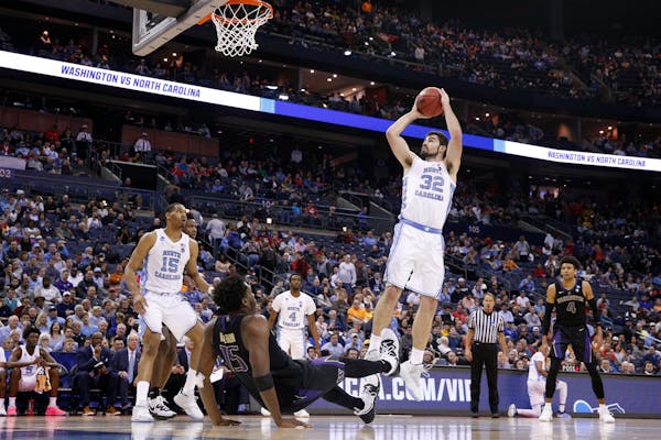 North Carolina's Luke Maye (32) shoots in the second half during a second round men's college basketball game against Washington in the NCAA Tournamen
