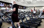 DAVID JOLES * djoles@startribune.com Chanhassen, MN - Sept. 17, 2009-] In a tight economy Life Time Fitness has grown and after briefly faltering, sto