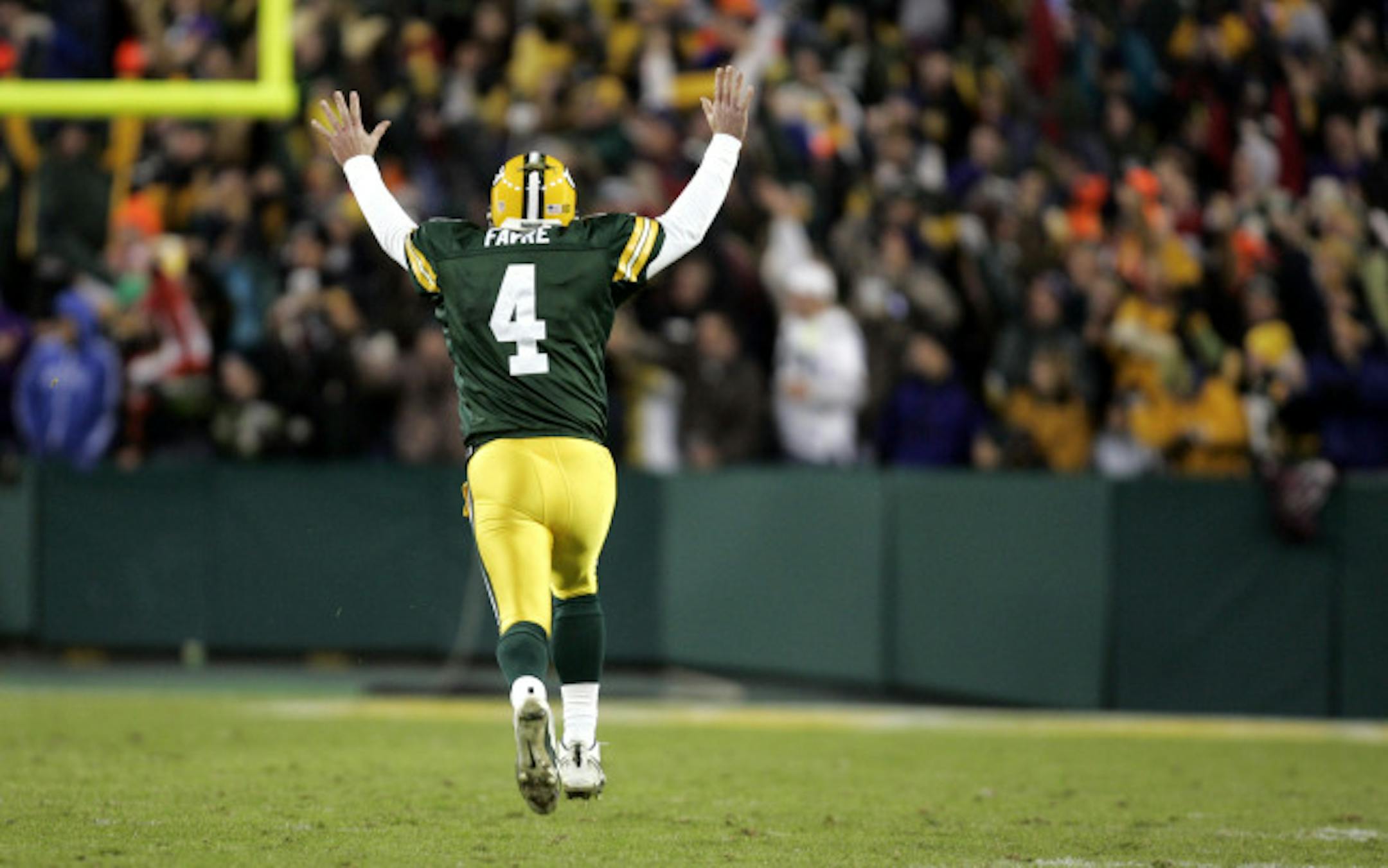 Brett Favre celebrated a touchdown against the Vikings in 2005.