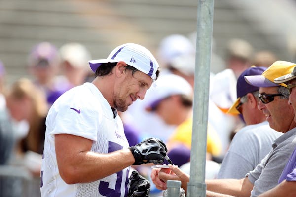 Chad Greenway gave fan an autograph during training camp in Mankato.