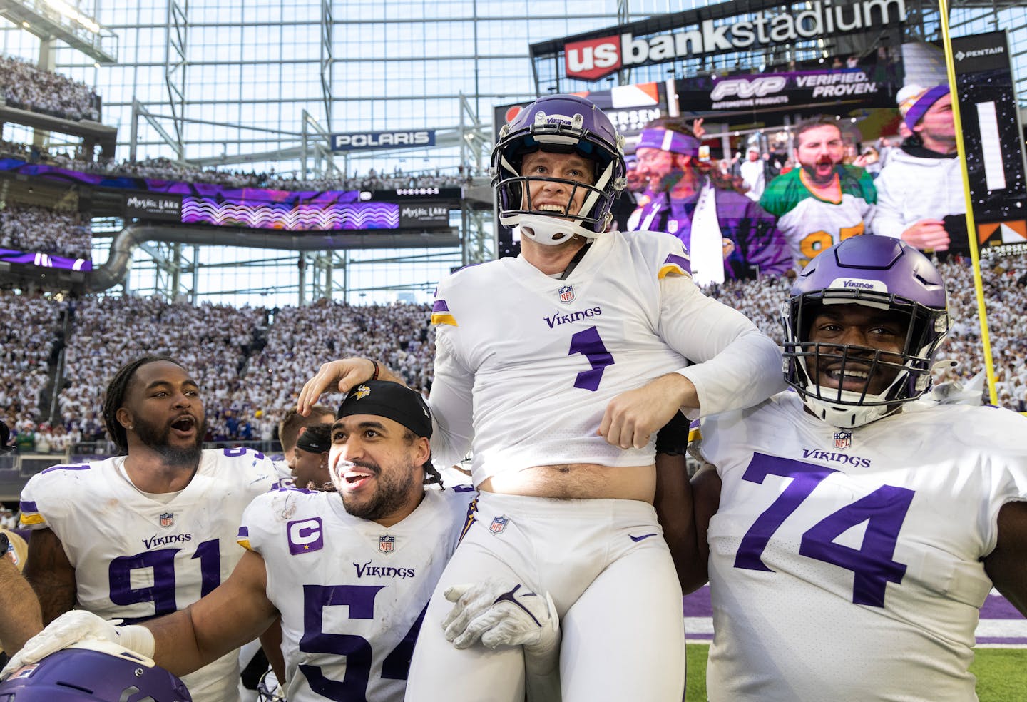 Greg Joseph s 61 yard field goal as time expires lifts Vikings