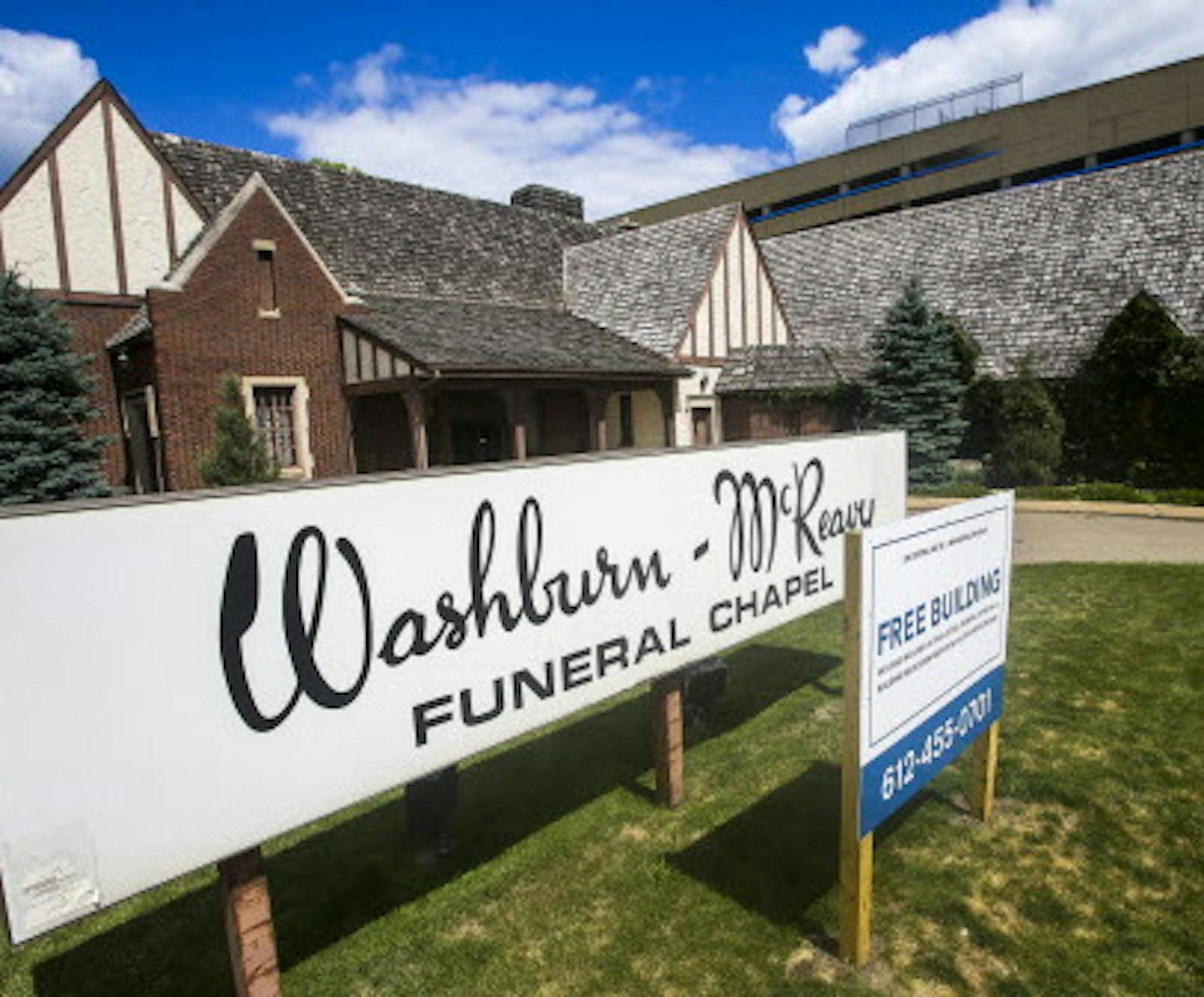 There were no takers for the Washburn-McReavy Funeral Chapel on Central Avenue SE., even at the rock-bottom price of “free.”
