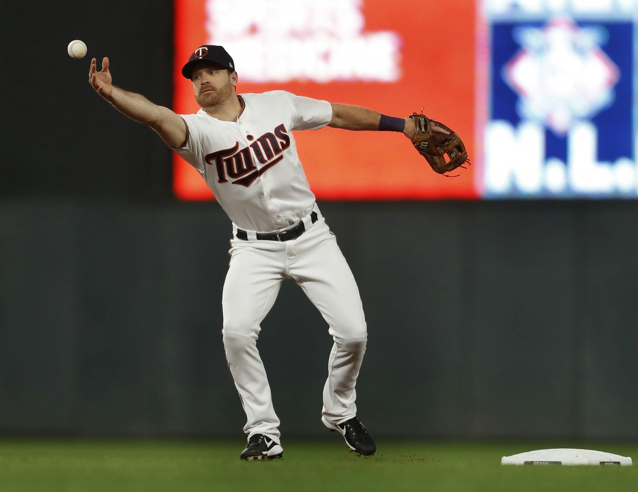 Logan Forsythe bobbles the ball in the 1st inning .