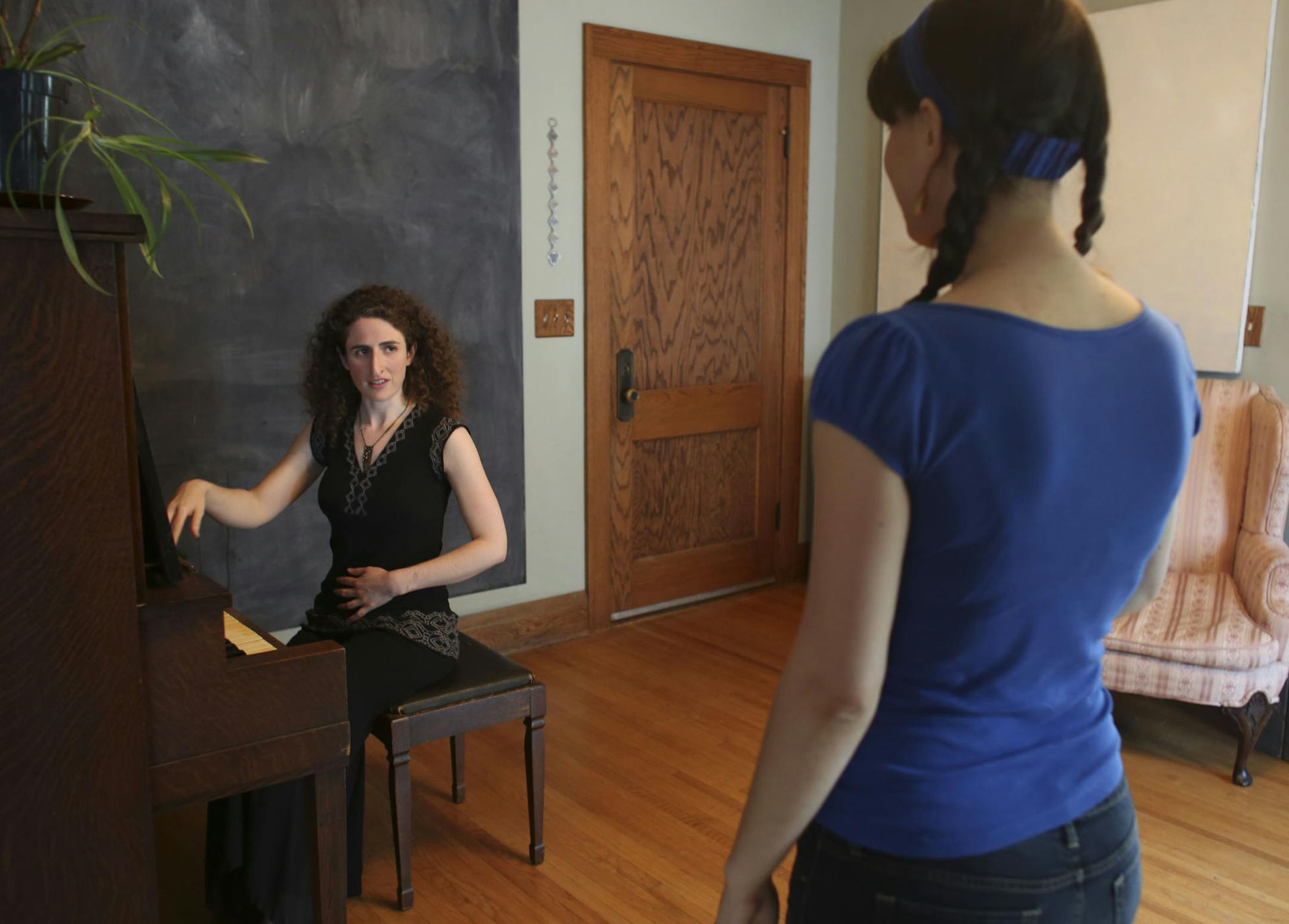 Ariella Forstein, a vocal empowerment coach, helped singer/song writer Pamela Machala warm up her voice during their session in Minneapolis Min., wednesday, June 19, 2013. ] (KYNDELL HARKNESS/STAR TRIBUNE) kyndell.harkness@startribune.com