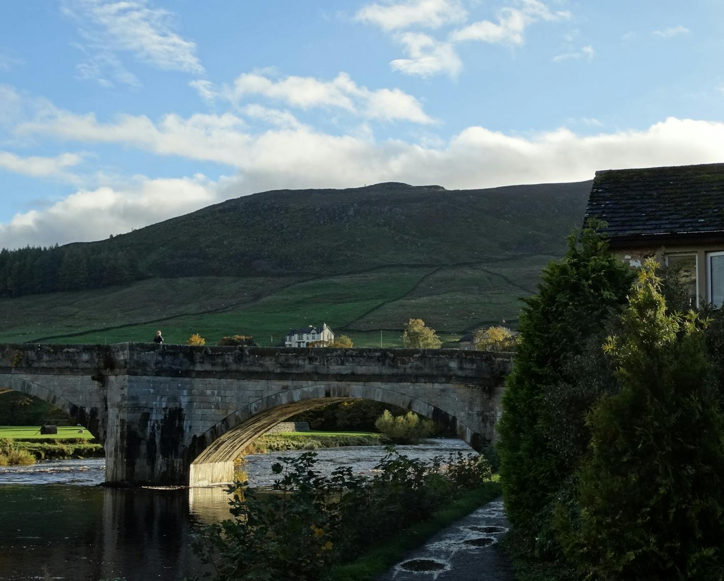 A high Yorkshire fell rises behind the River Wharfe and the five-arch bridge, a well-known landmark in Burnsall. Photo by Dave Hage * dave.hage@startribune.com