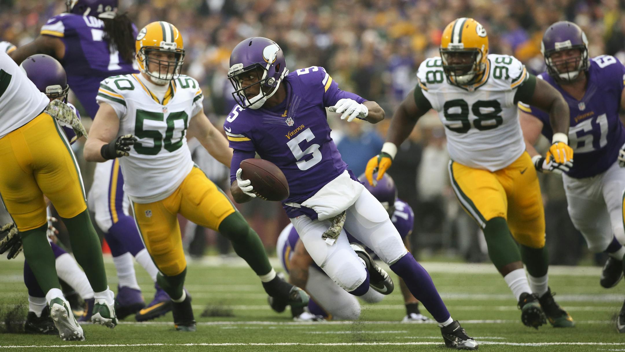 Minnesota Vikings quarterback Teddy Bridgewater scrambled away from Green Bay Packers inside linebacker A.J. Hawk (50) Green Bay Packers nose tackle Letroy Guion (98) in the first quarter Sunday afternoon at TCF Bank Stadium in Minneapolis. ] JEFF WHEELER ‚Ä¢ jeff.wheeler@startribune.com The Vikings lost to the Green Bay Packers 24-21 Sunday afternoon, November 23, 2014 at TCF Bank Stadium in Minneapolis.