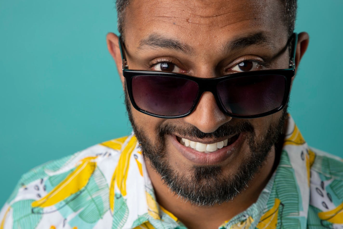 Comedian Ali Sultan. ] CARLOS GONZALEZ • cgonzalez@startribune.com – Minneapolis, MN – May 1, 2019, Comedian Ali Sultan dressed - California bound