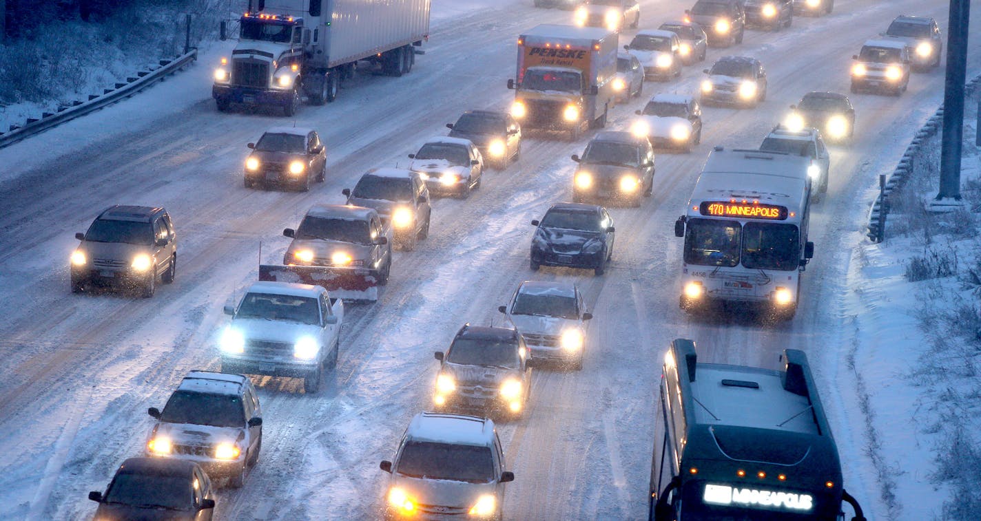 Traffic crawled into downtown near 26th and I 35 W Northbound in Minneapolis, MN, Tuesday, January 14, 2014. (ELIZABETH FLORES/STAR TRIBUNE) ELIZABETH FLORES &#x2022; eflores@startribune.com