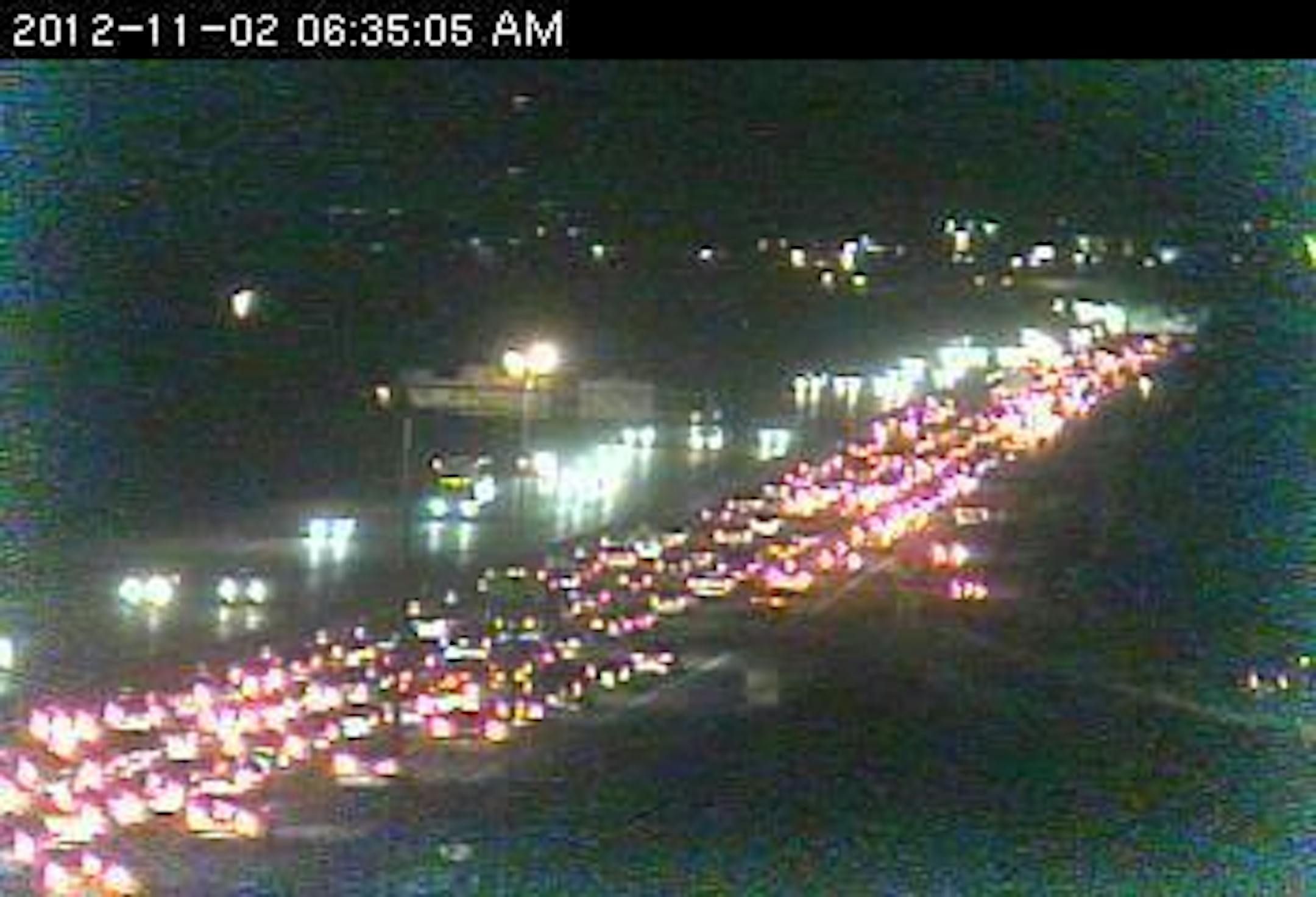 A traffic jam on southbound 35W at County Road I