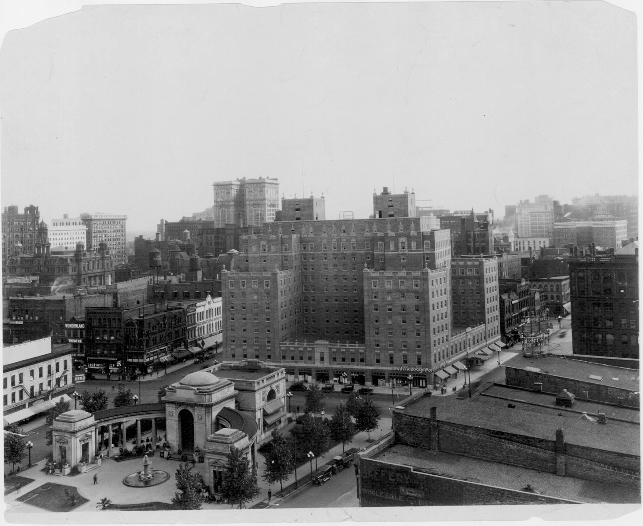 Credit: Minneapolis Photo Collection AERIAL VIEW OF GATEWAY PARK AND THE NICOLLET HOTEL LOOKING SOUTH Hotel Andrews is at far right. Drug Company is in the Nicollet Hotel. Other businesses are named left to right and are on Nicollet or Washington Aves. Post Office and Federal Building are the same - with cupolas at left.