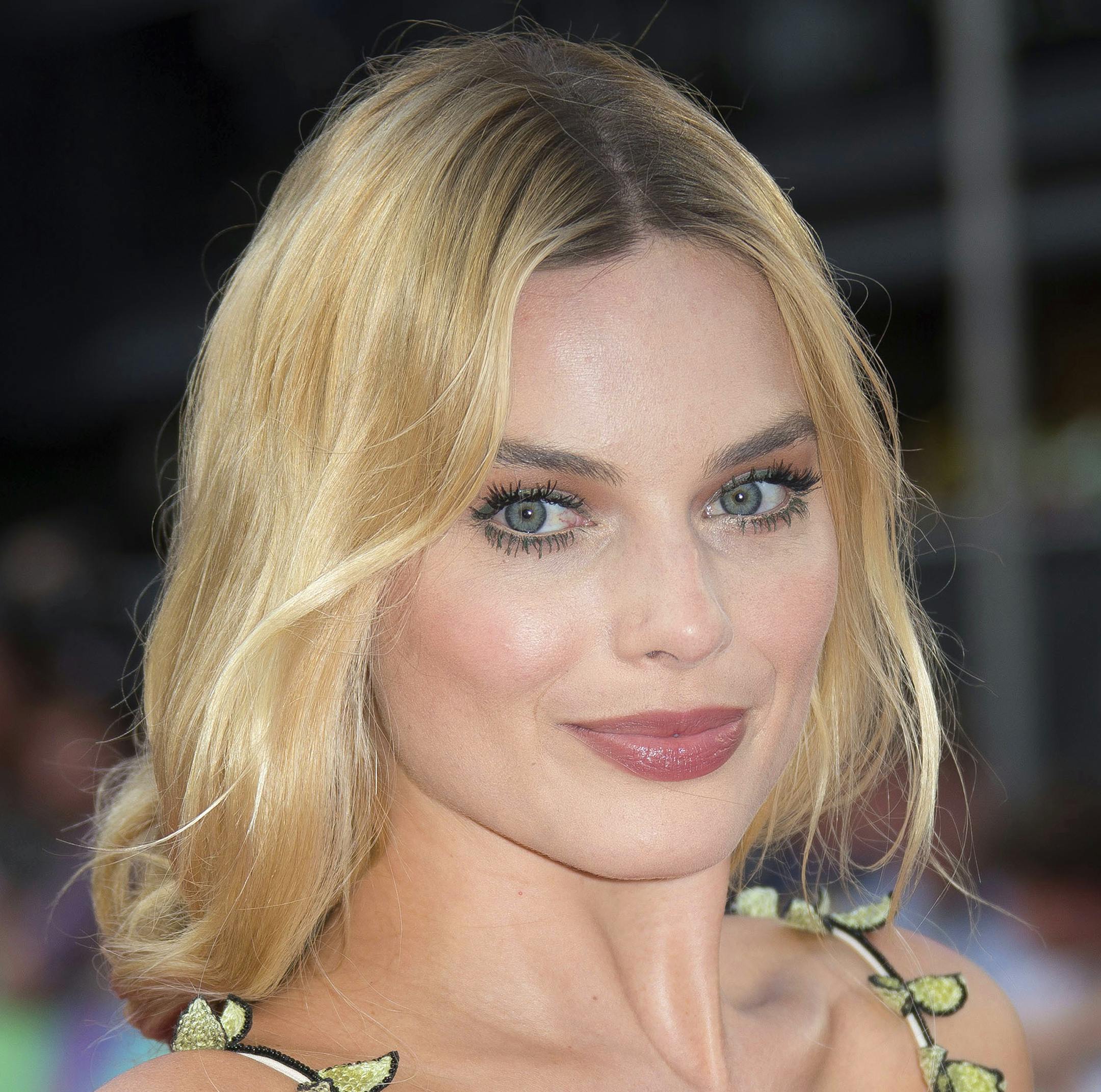FILE - In this Aug. 3, 2016 file photo, actress Margot Robbie poses for photographers upon arrival at the European Premiere of "Suicide Squad," in London. Robbie will host the season premiere of "Saturday Night Live" and The Weeknd will be musical guest on October 1. (AP Photo/Joel Ryan, File)