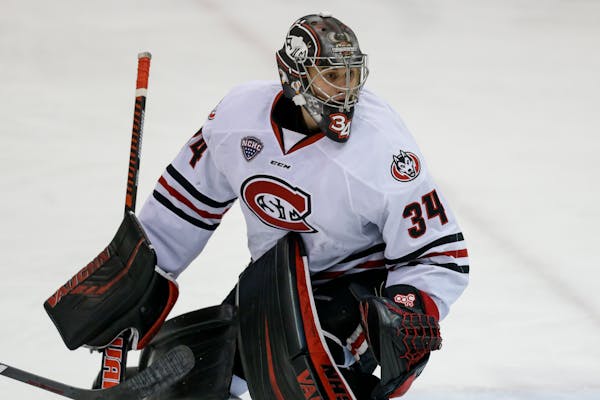 St. Cloud State blitzes Boston College to make Frozen Four for second time