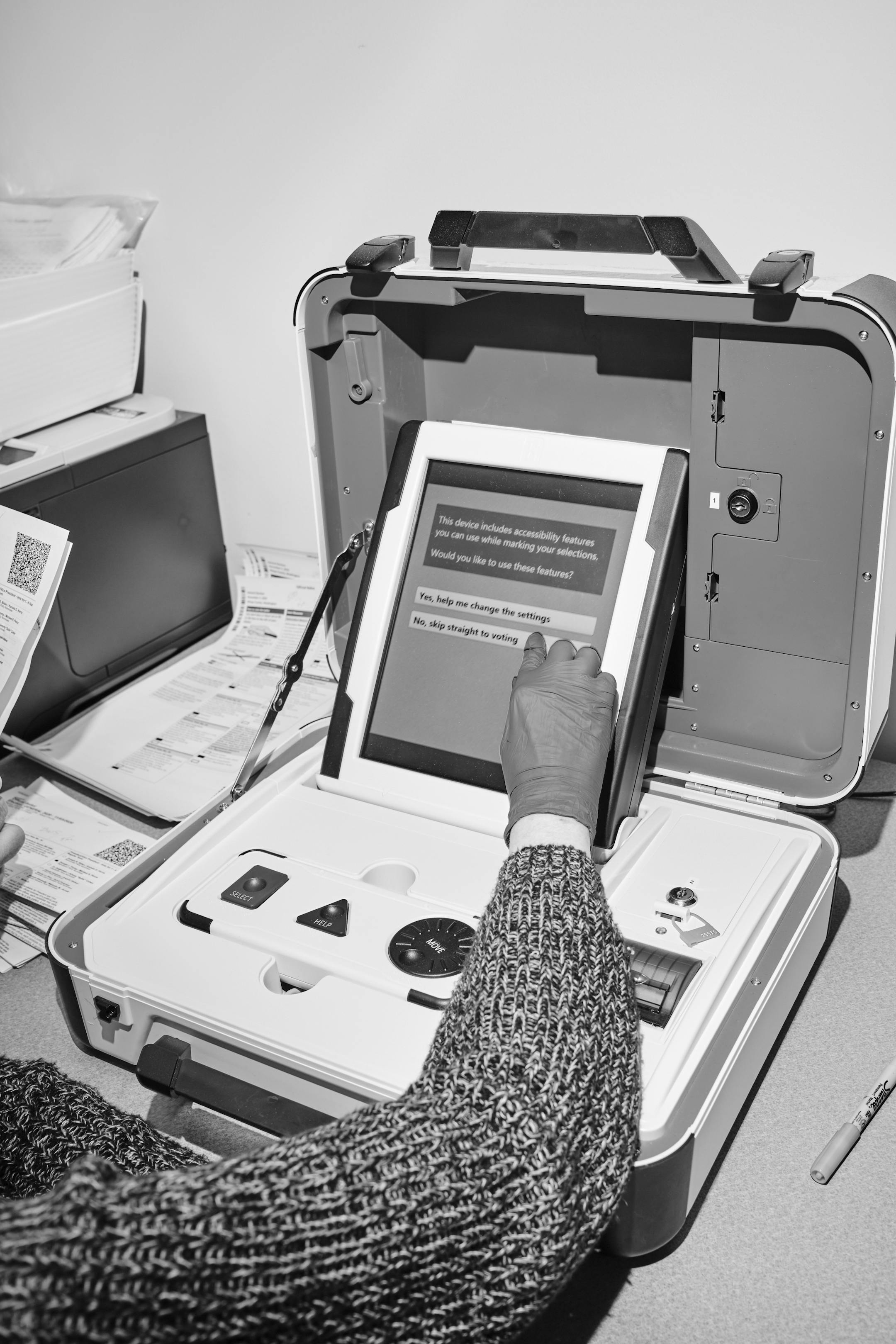 An election worker in Port Orchard, Wash., Nov. 3, 2020. Steve Bannon may be onto something by recruiting people who do not believe in democracy to serve as municipal poll workers, the New York Times columnist Ezra Klein says. (Ian Allen/The New York Times)