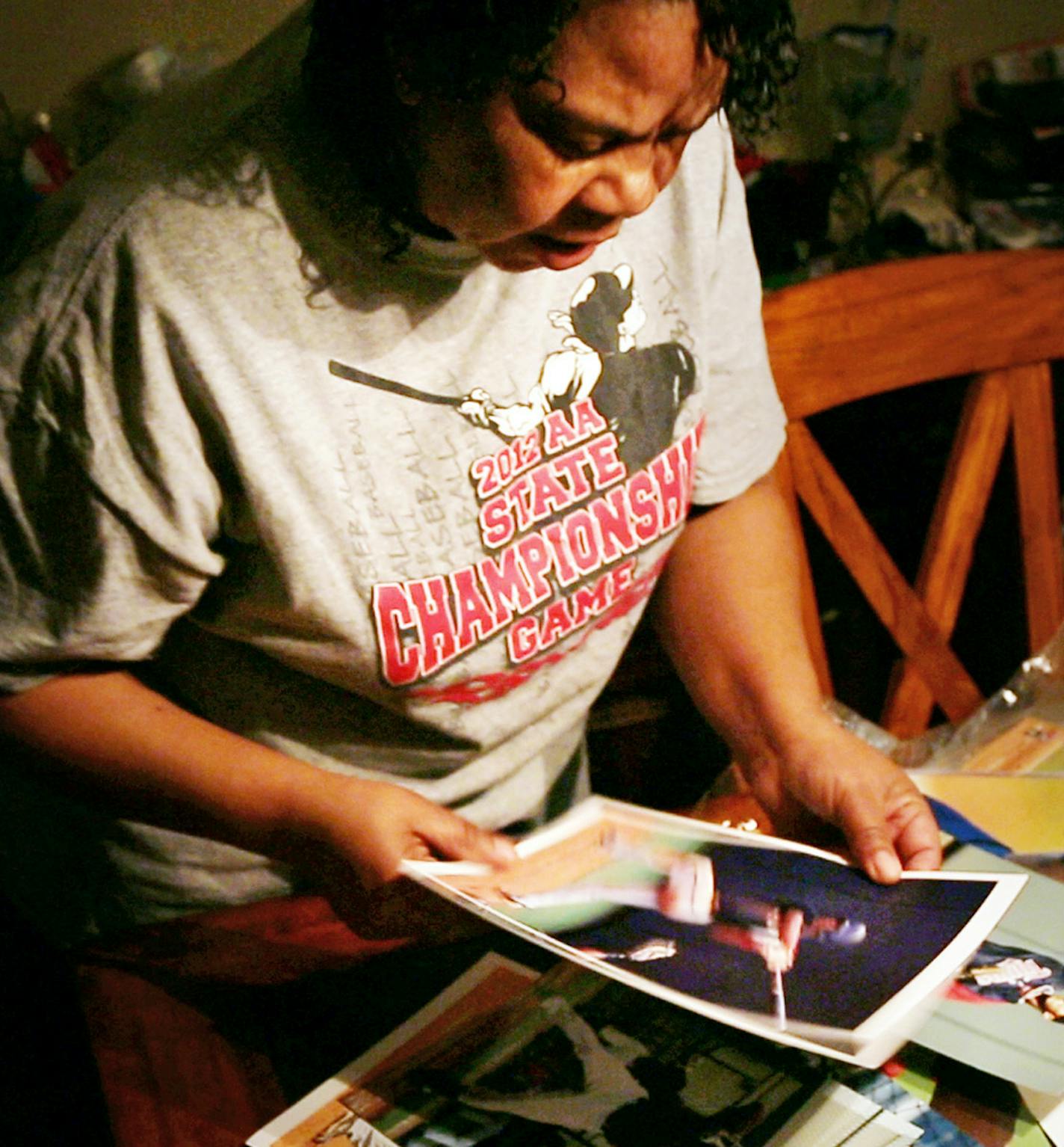 Carrie Buxton looked over photos of her son Byron Buxton at her home in Baxley, G.A. . ] JERRY HOLT jerry.holt@startribune.com Jerry Holt ORG XMIT: MIN1402192021173057