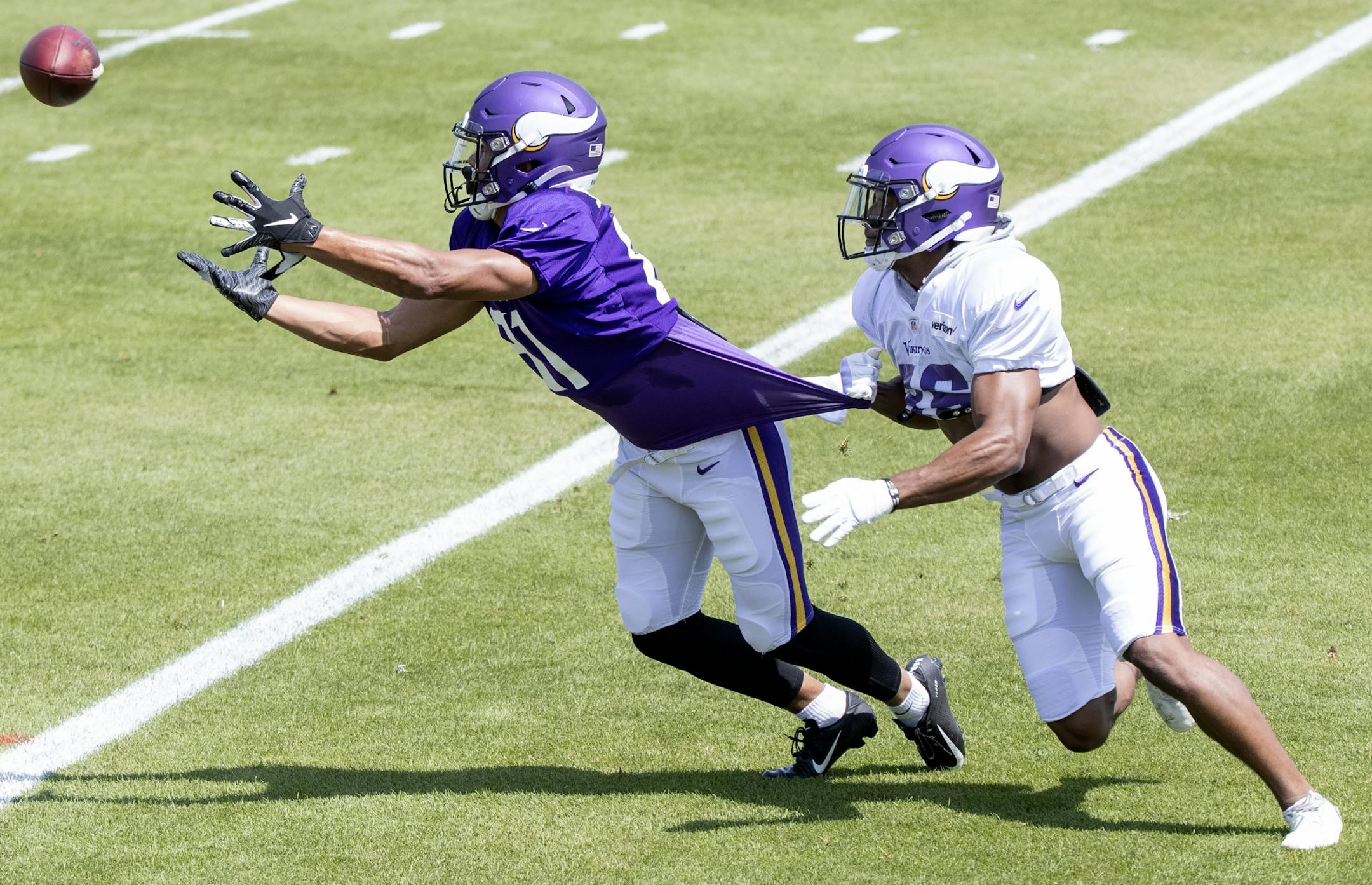 Olabisi Johnson (81) was defended by Craig James (36).
