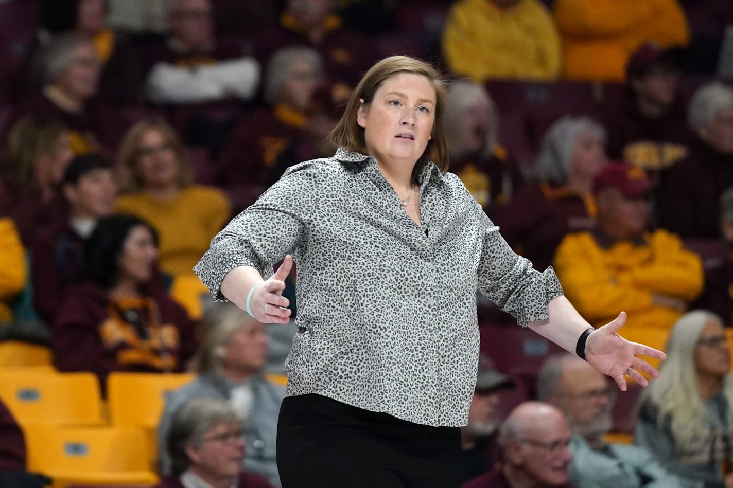 Minnesota Golden Gophers head coach Lindsay Whalen reacted to an official's call in the second half.