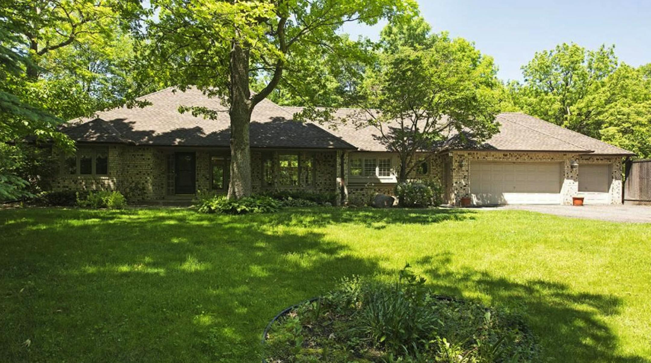 Bloomington
Built in 1987, this three-bedroom, three-bath house has 3,560 finished square feet has features vaulted ceilings, fireplace, hardwood floors, formal dining room, updated kitchen with large kitchen, double wall ovens, full finished walkout basement and deck. Listed by Jan Mobert, Re/Max Results, 612-804-9398.